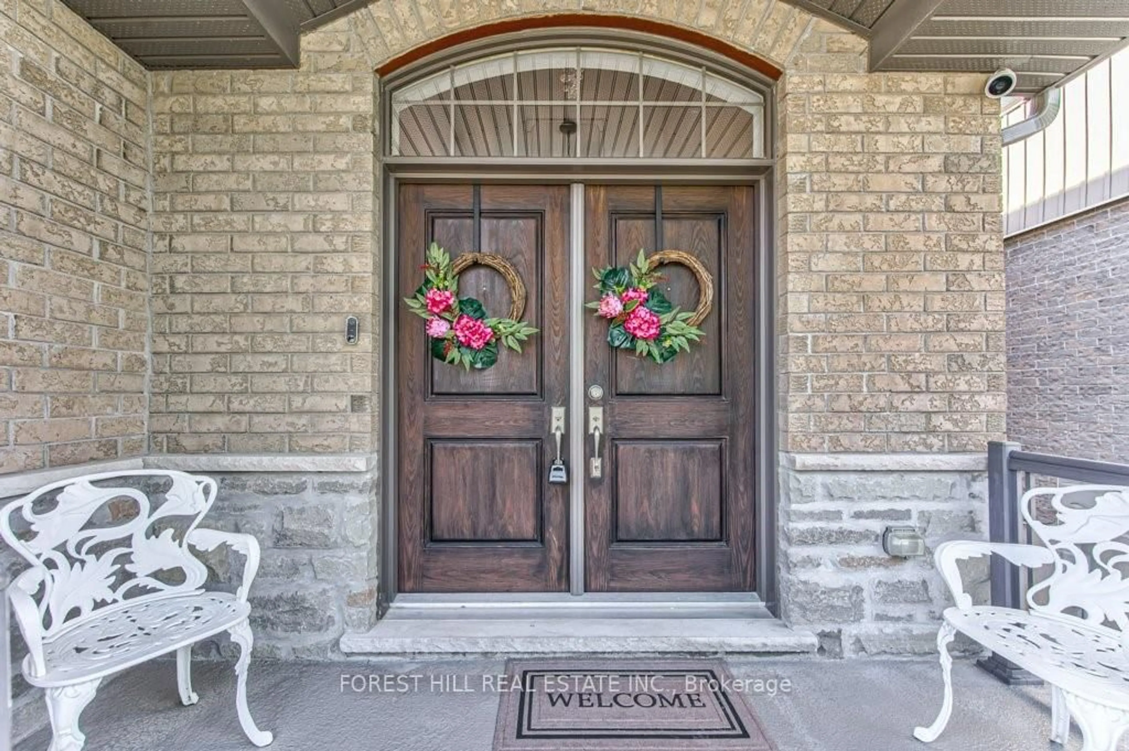 Indoor entryway for 158 Eaglecrest St, Waterloo Ontario N2K 0C5