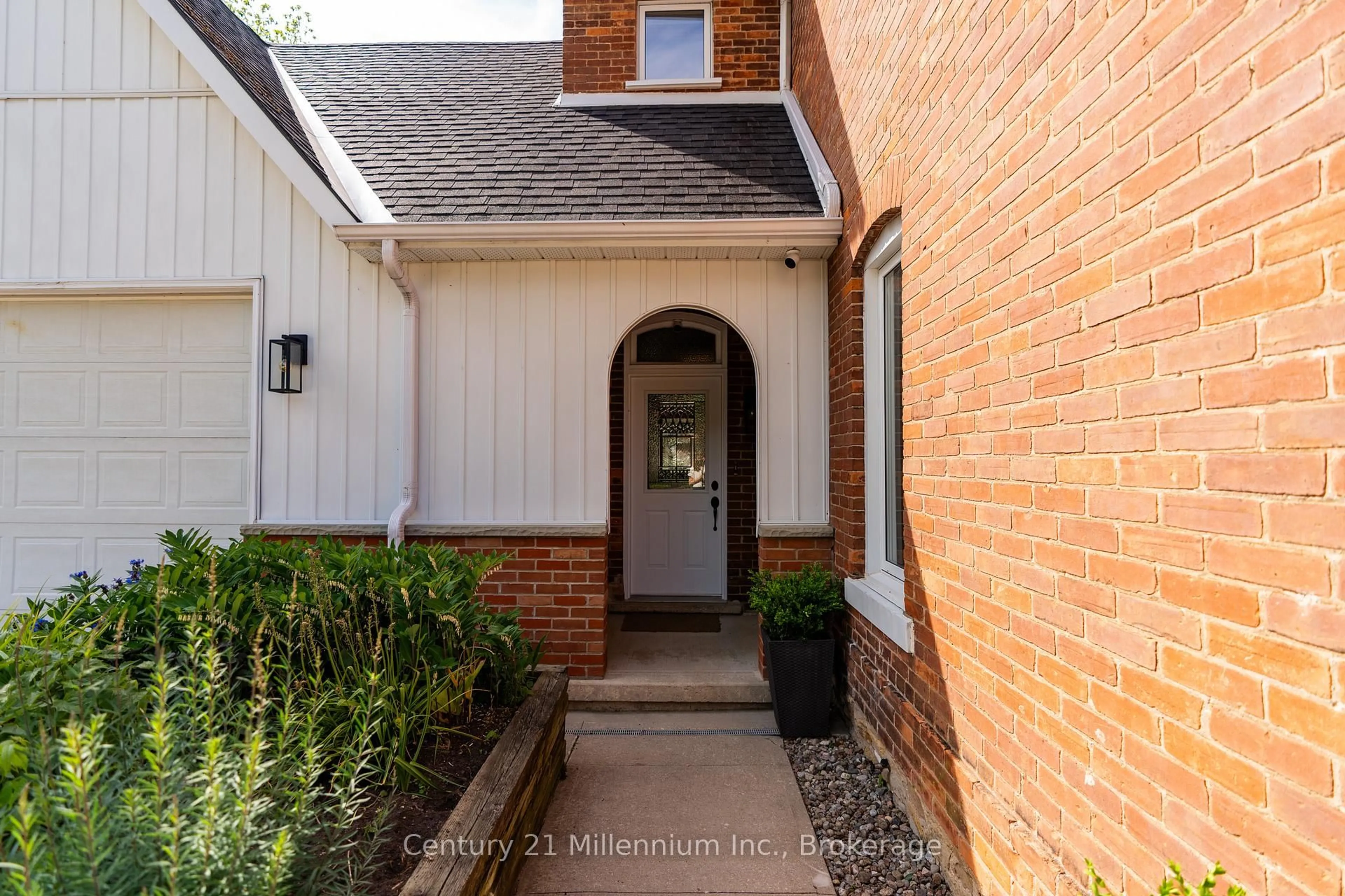 Home with brick exterior material, street for 176 5th A St, Owen Sound Ontario N4K 1C5
