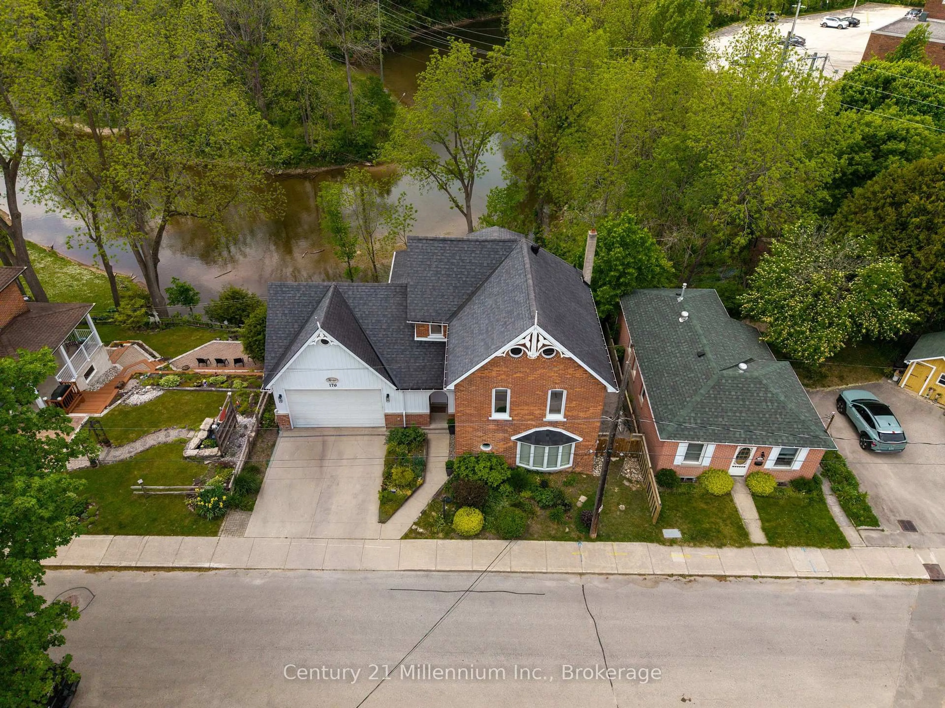 A pic from outside/outdoor area/front of a property/back of a property/a pic from drone, street for 176 5th A St, Owen Sound Ontario N4K 1C5