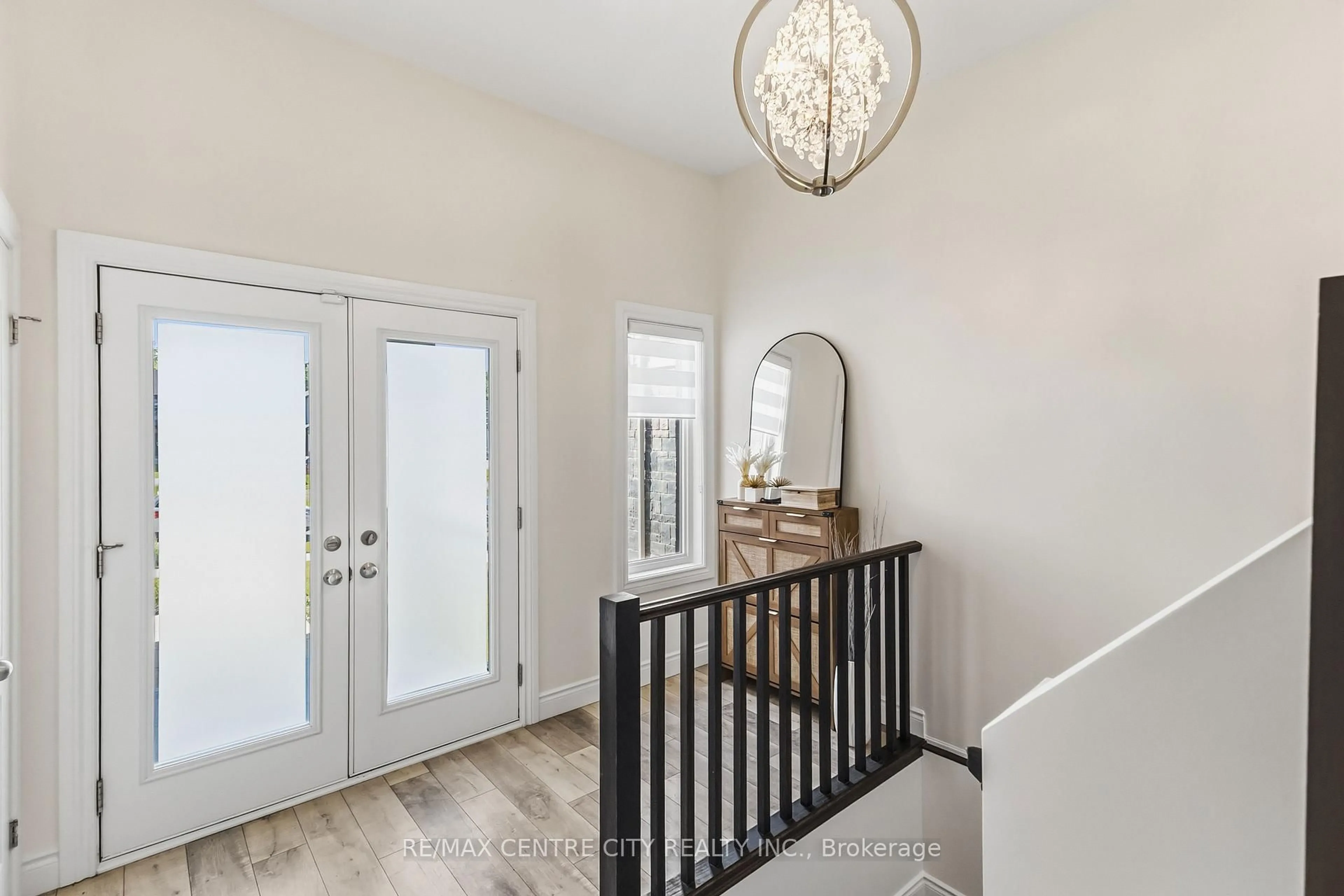 Indoor entryway for 2344 Constance Ave, London South Ontario N6M 0G5