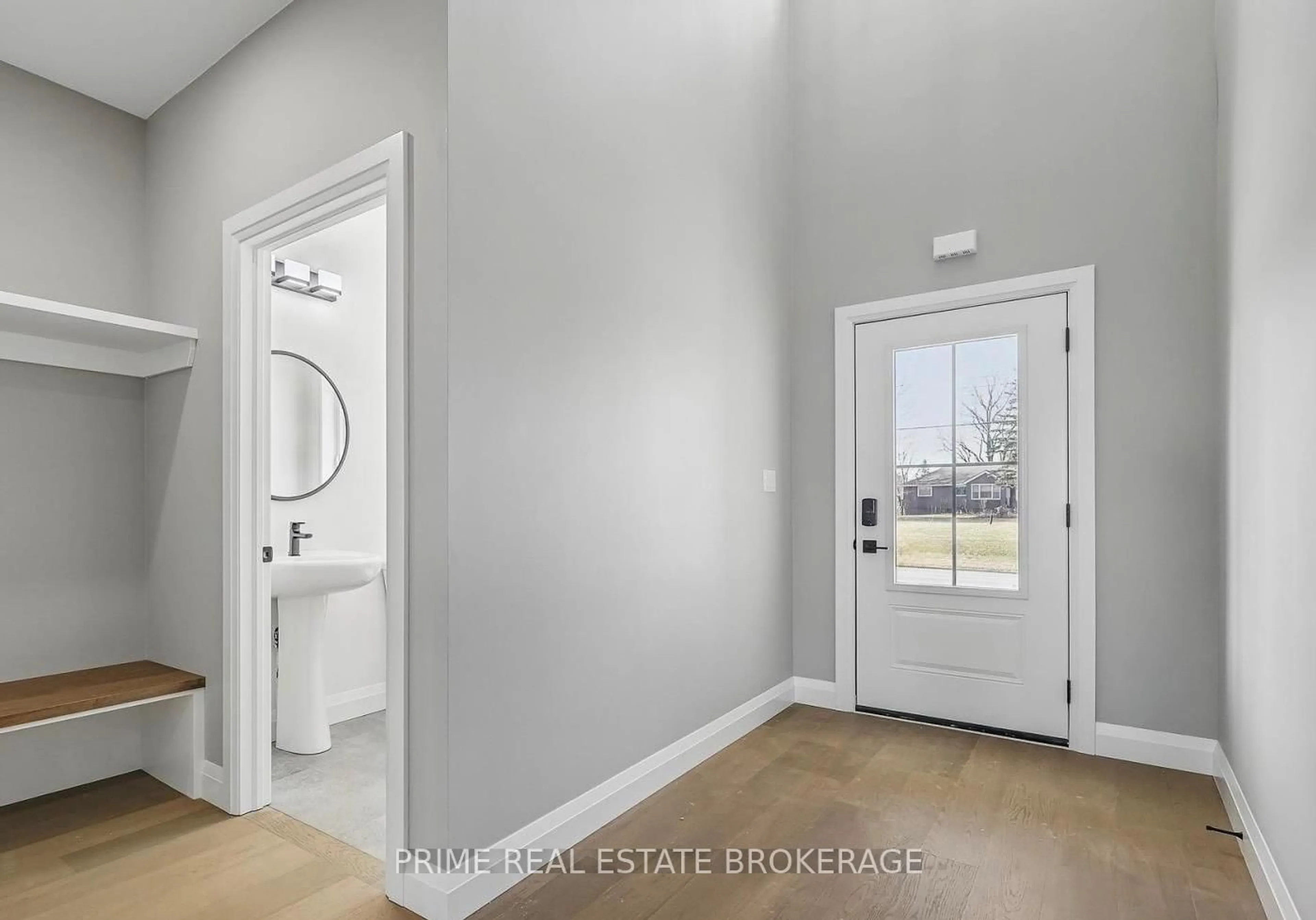 Indoor entryway for 8068 Union Rd, Southwold Ontario N0L 1K0