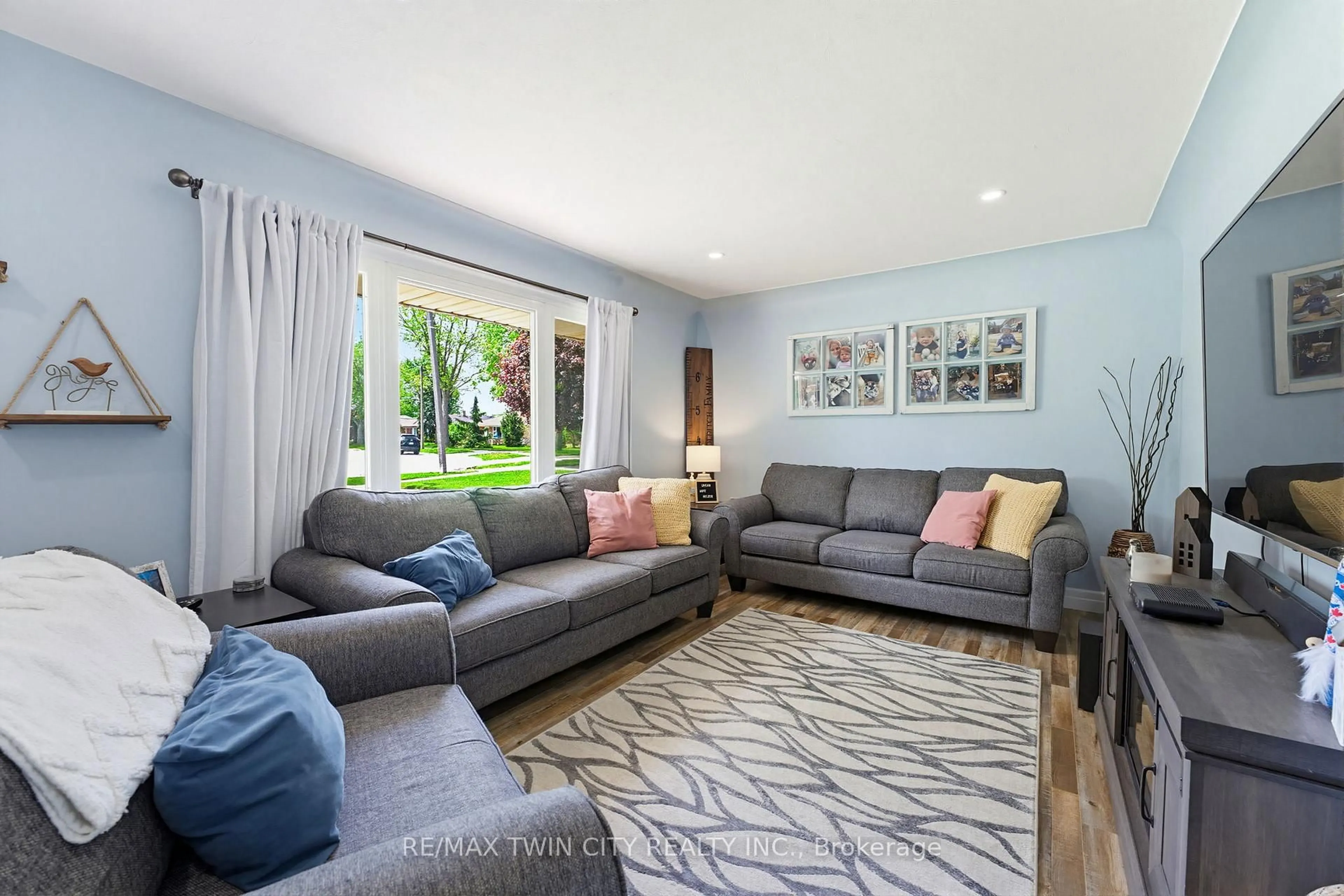 Living room with furniture, unknown for 1681 Severn Ave, Cambridge Ontario N3H 2R6