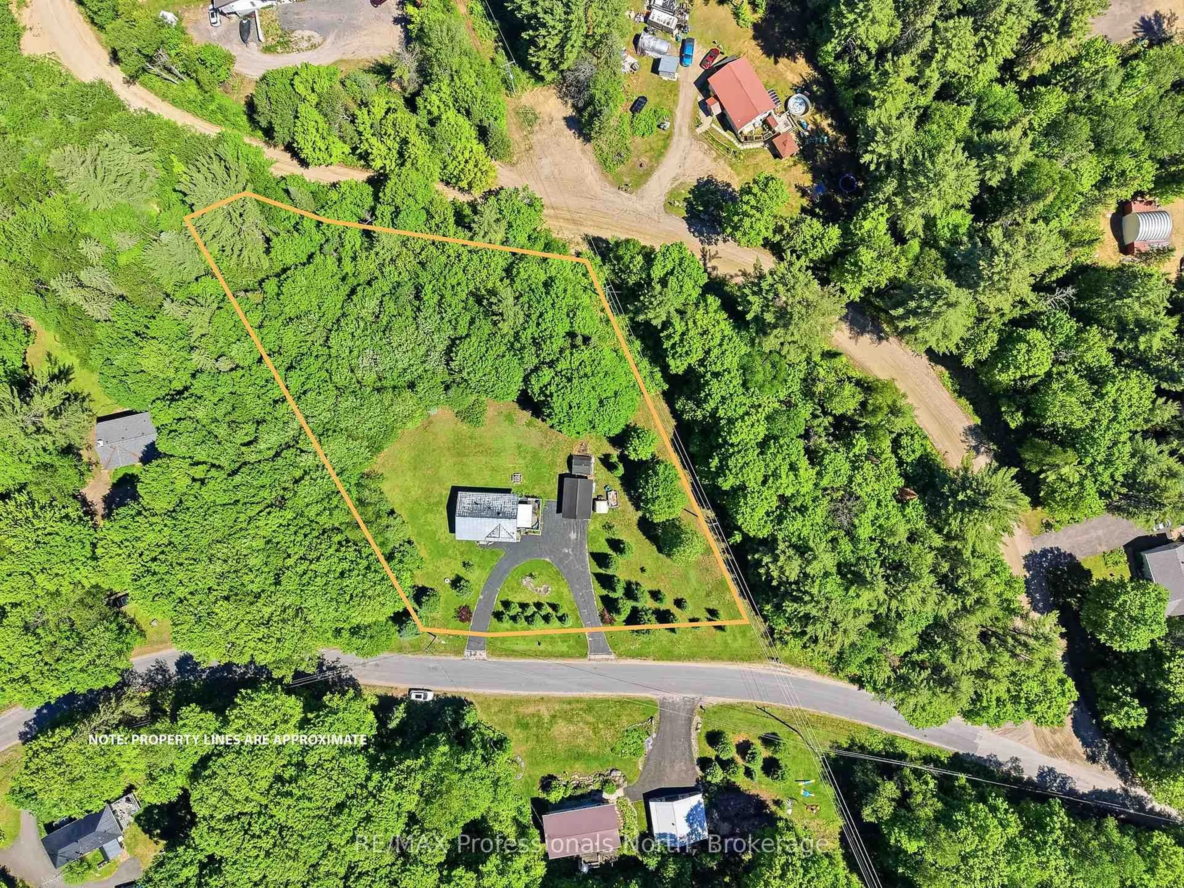 A pic from outside/outdoor area/front of a property/back of a property/a pic from drone, street for 329 Waseosa Lake Rd, Huntsville Ontario P1H 2J4