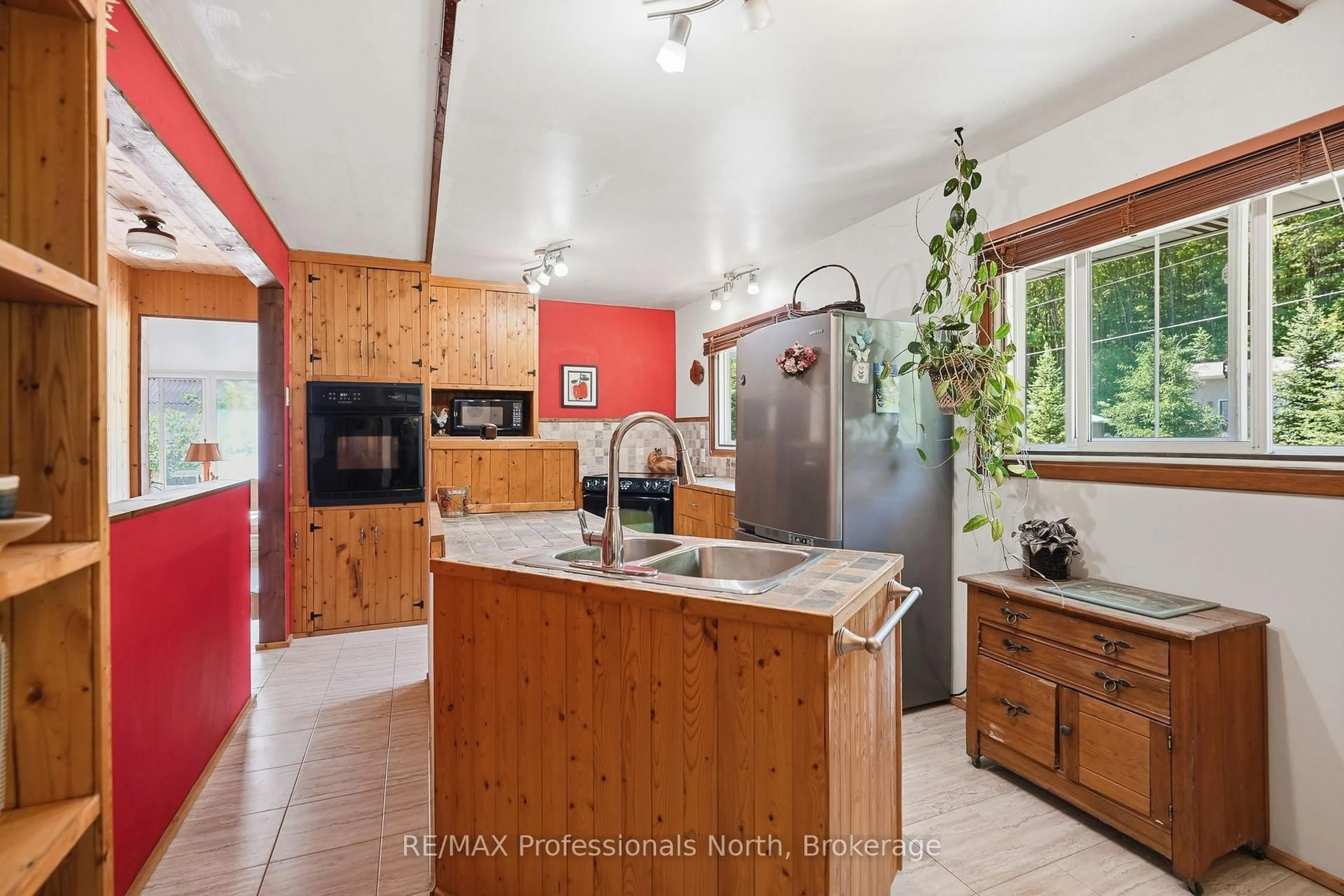Open concept kitchen, ceramic/tile floor for 329 Waseosa Lake Rd, Huntsville Ontario P1H 2J4
