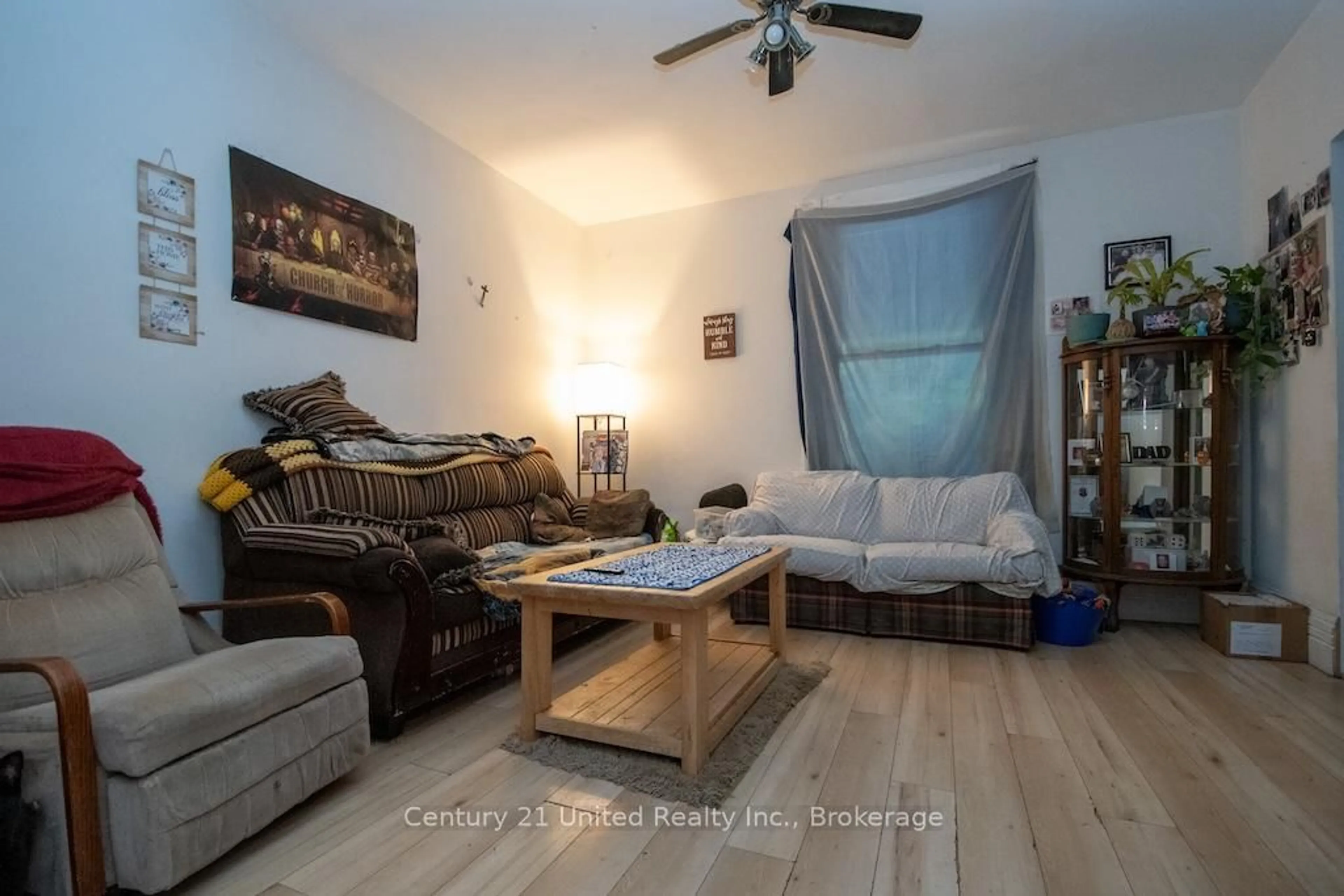 Living room with furniture, wood/laminate floor for 133 Victoria St, Trent Hills Ontario K0L 1Y0
