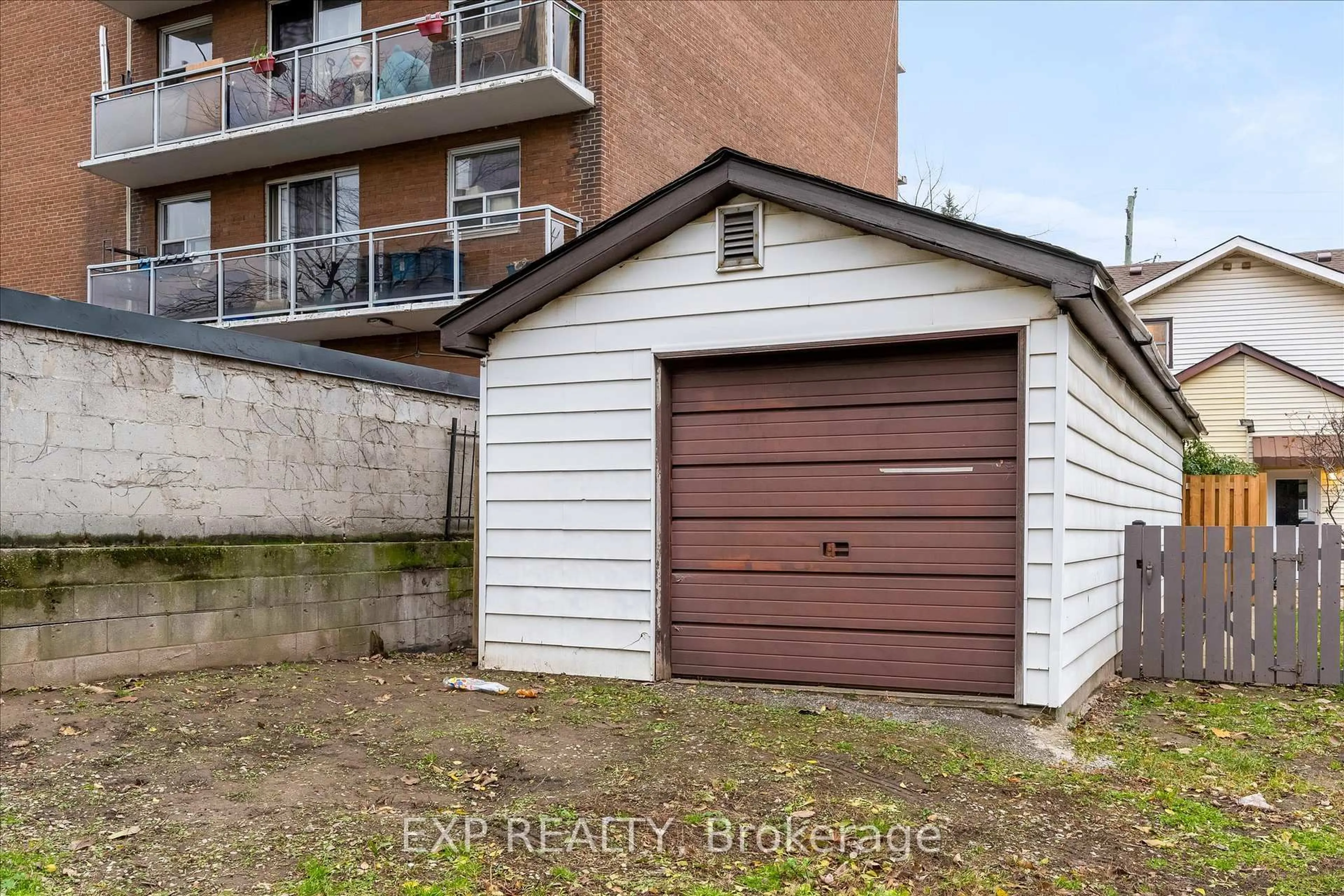 Unknown for 11 Ford St, Hamilton Ontario L8N 2P4