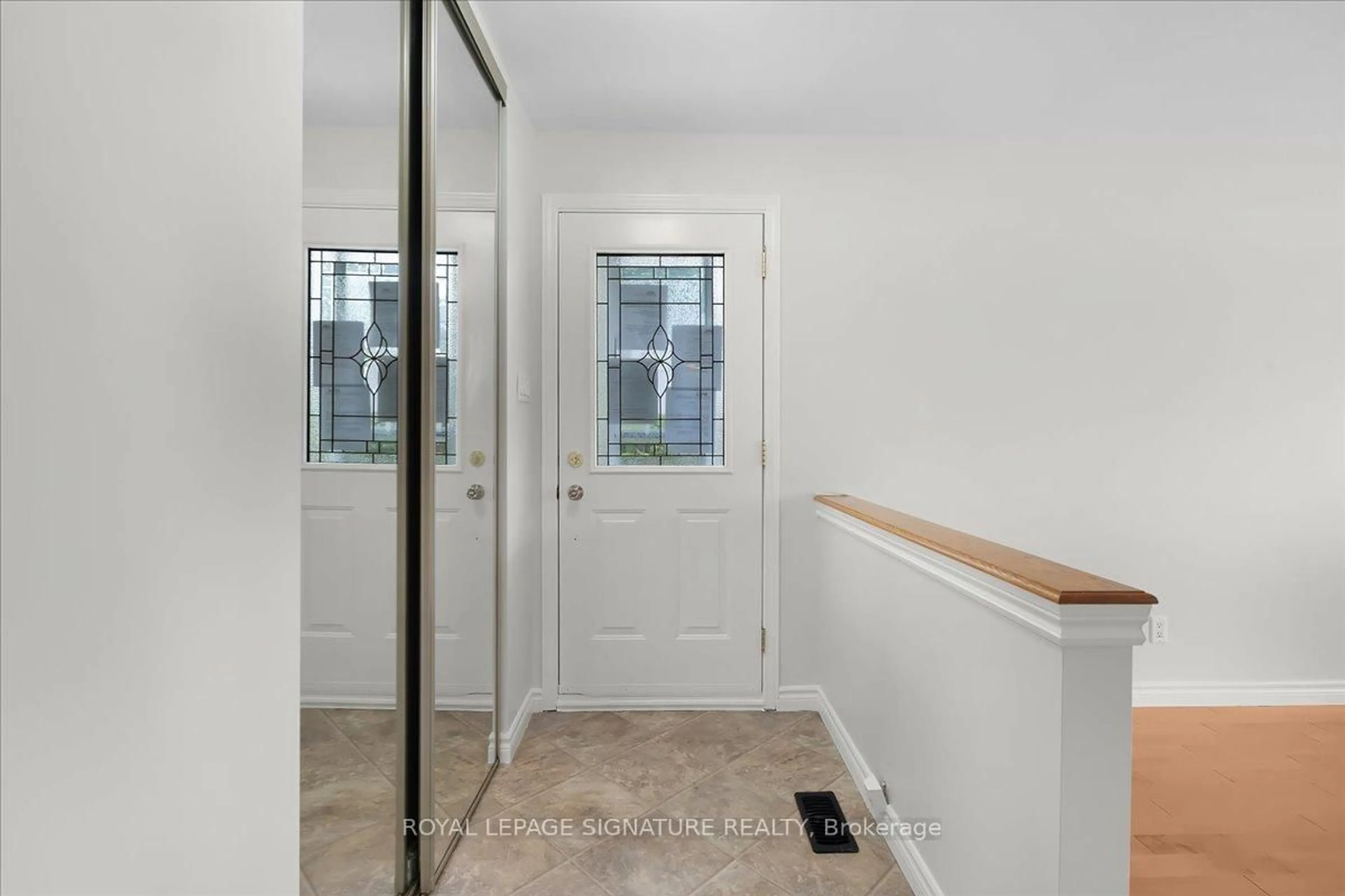 Indoor entryway for 421 Franklin St, Kitchener Ontario N2A 1Z2