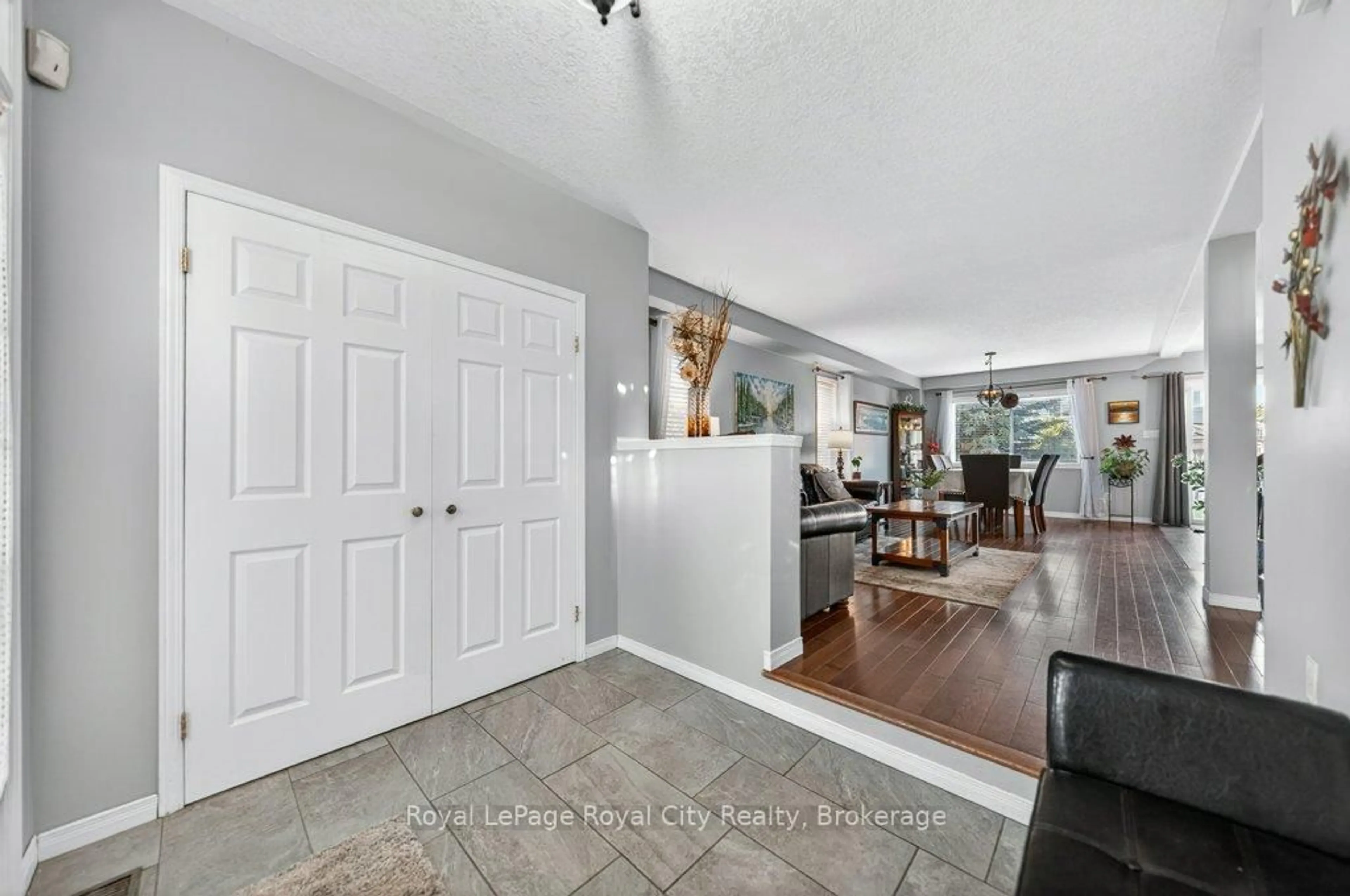 Indoor entryway for 43 Brenneman Dr, Wilmot Ontario N3A 4M9