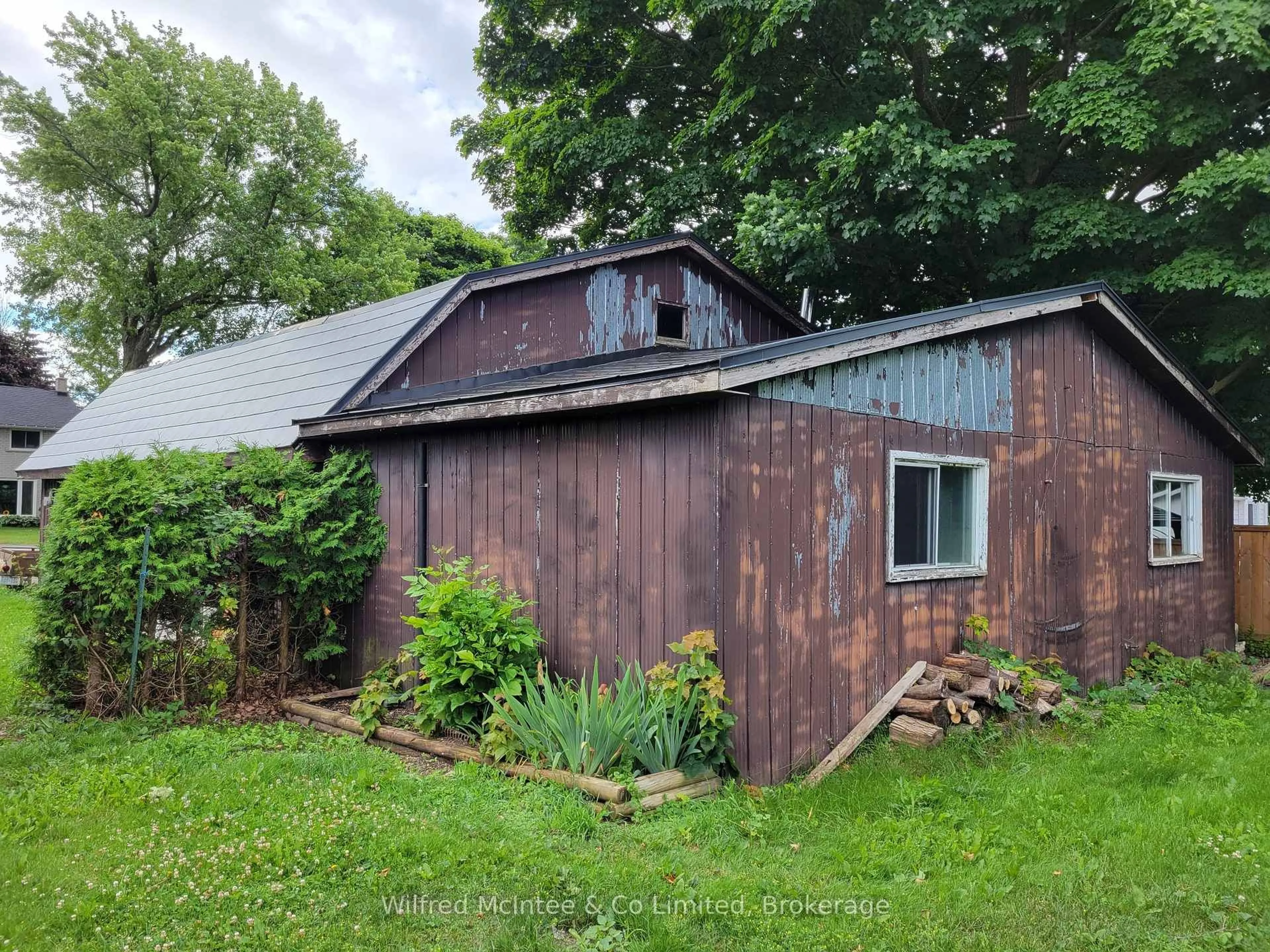 Shed for 24 STANLEY St, Kincardine Ontario N0G 2T0