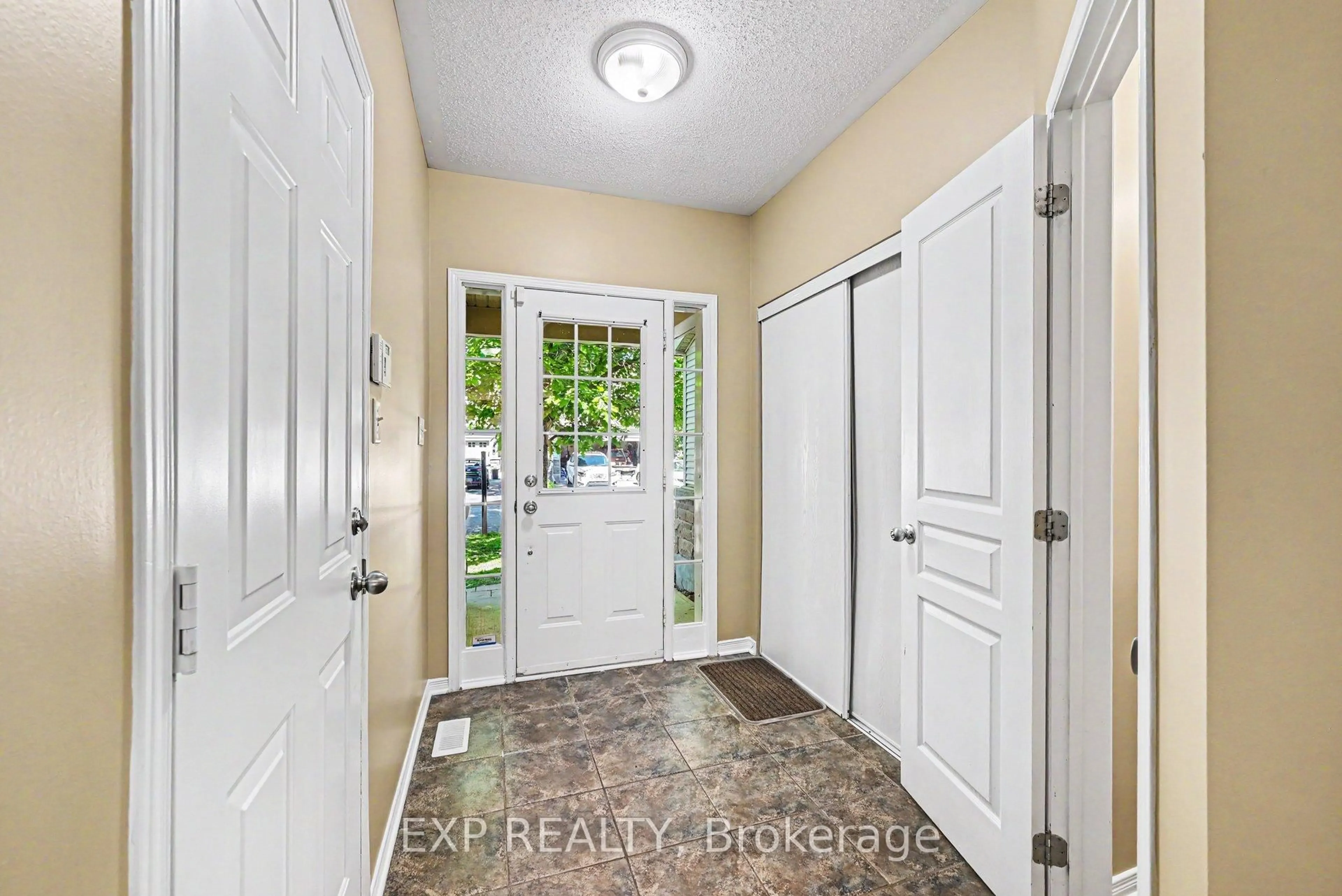 Indoor entryway for 30 Midwood Private, Ottawa Ontario K2J 5L7