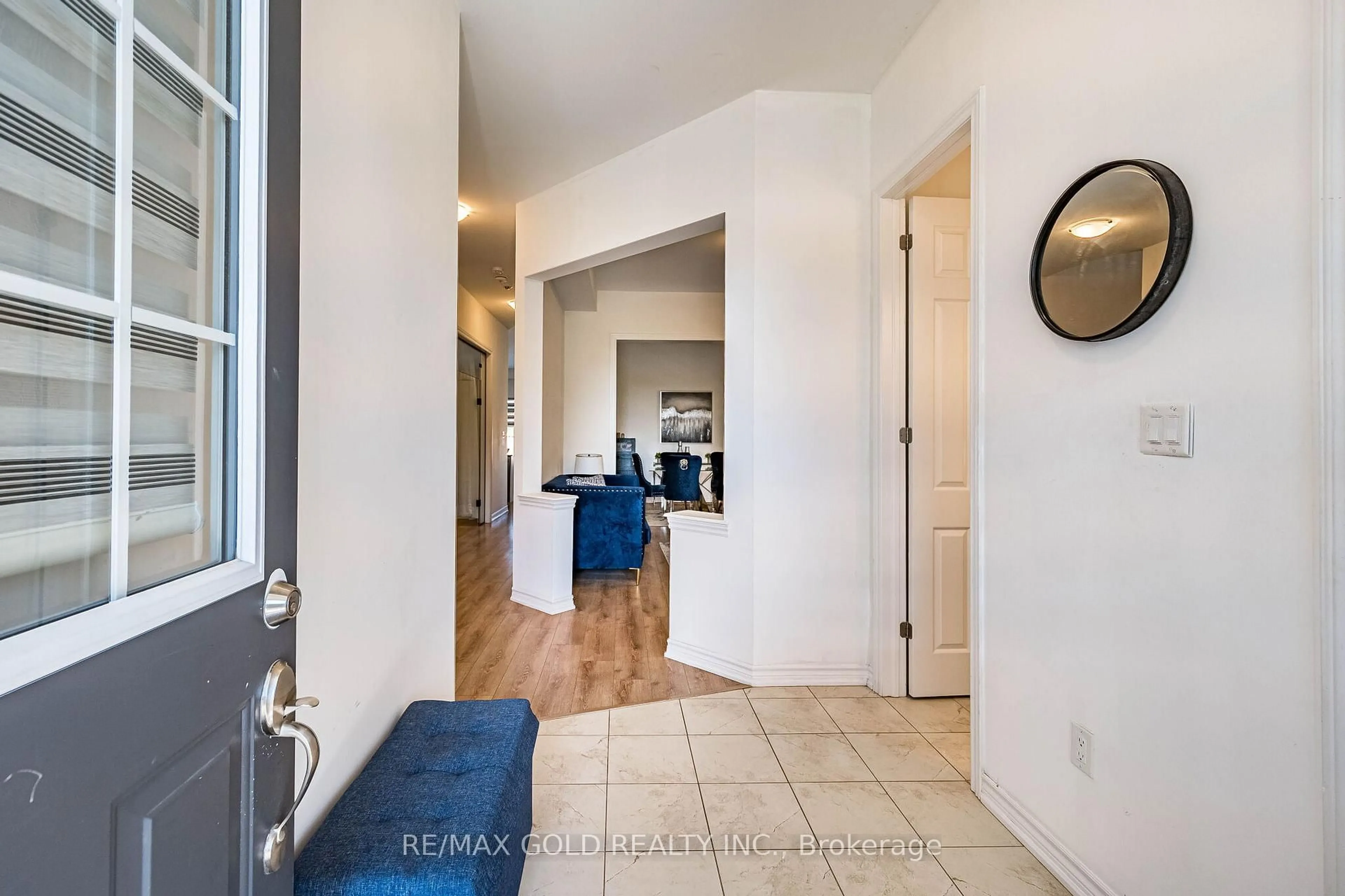 Indoor entryway for 781 Gilmour Cres, Shelburne Ontario L9V 3X2