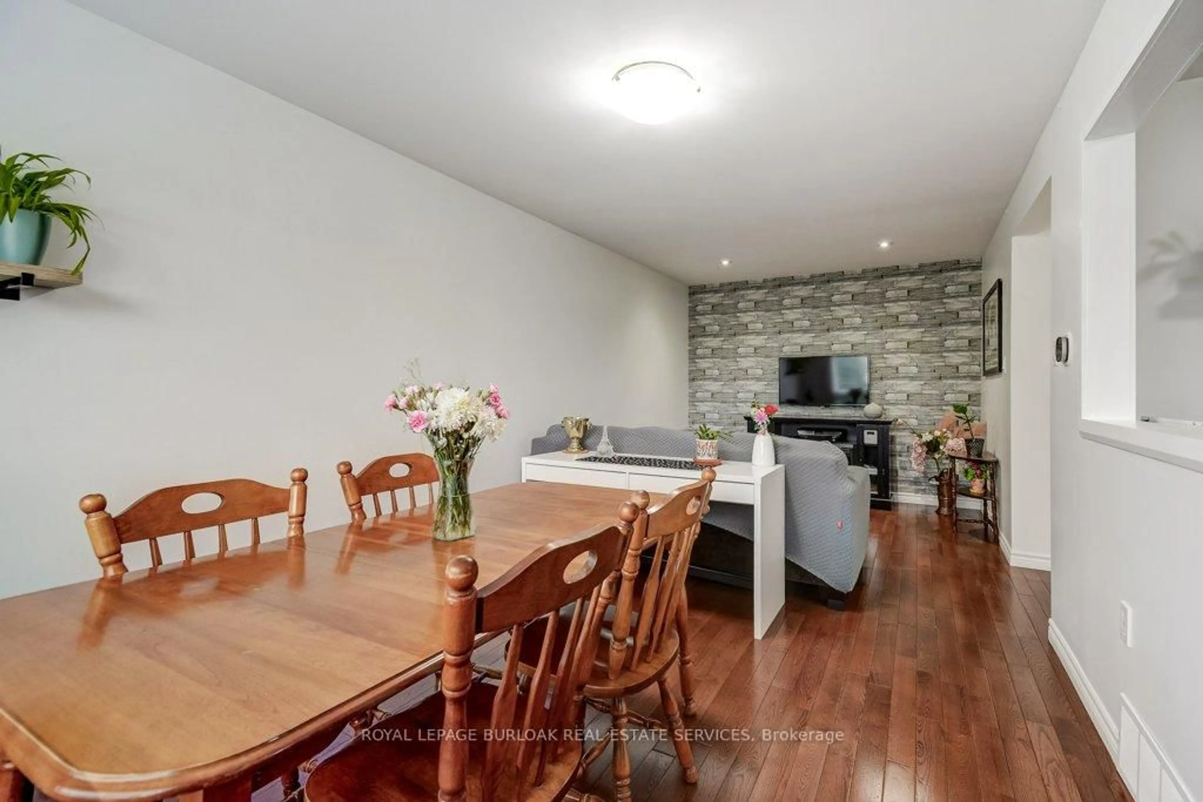 Dining room, wood/laminate floor for 1350 Limeridge Rd #18, Hamilton Ontario L8W 1L6