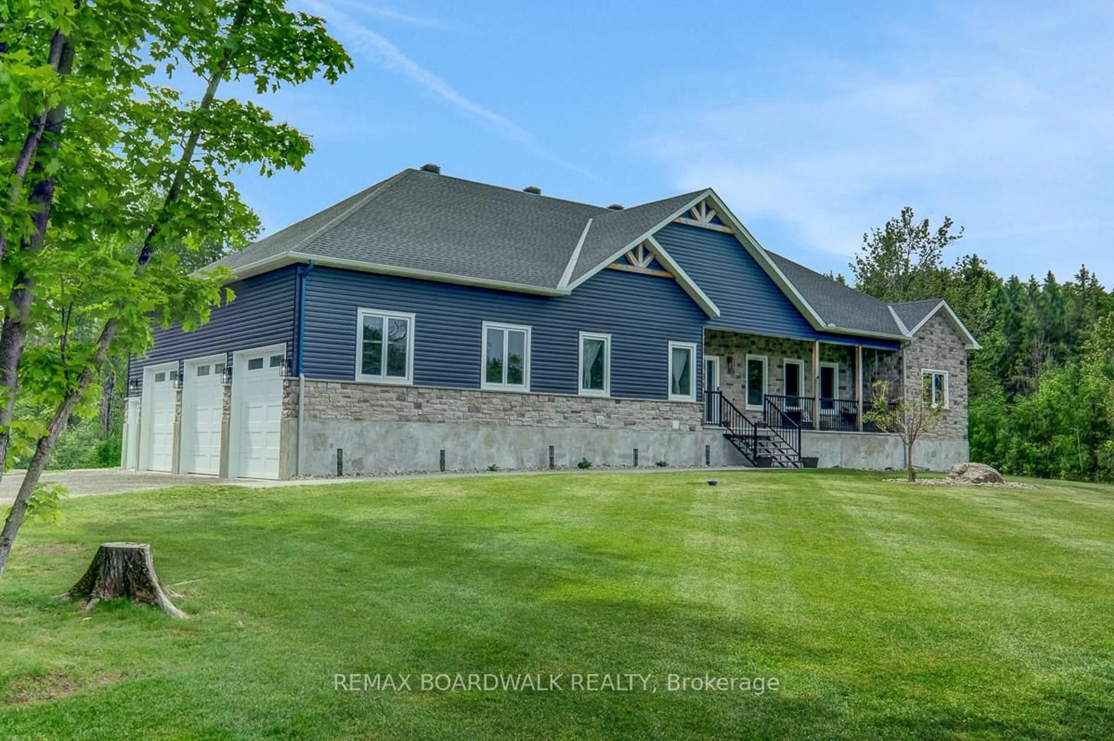 Home with vinyl exterior material, unknown for 1805 Hyndman Rd, Edwardsburgh/Cardinal Ontario K0E 1X0