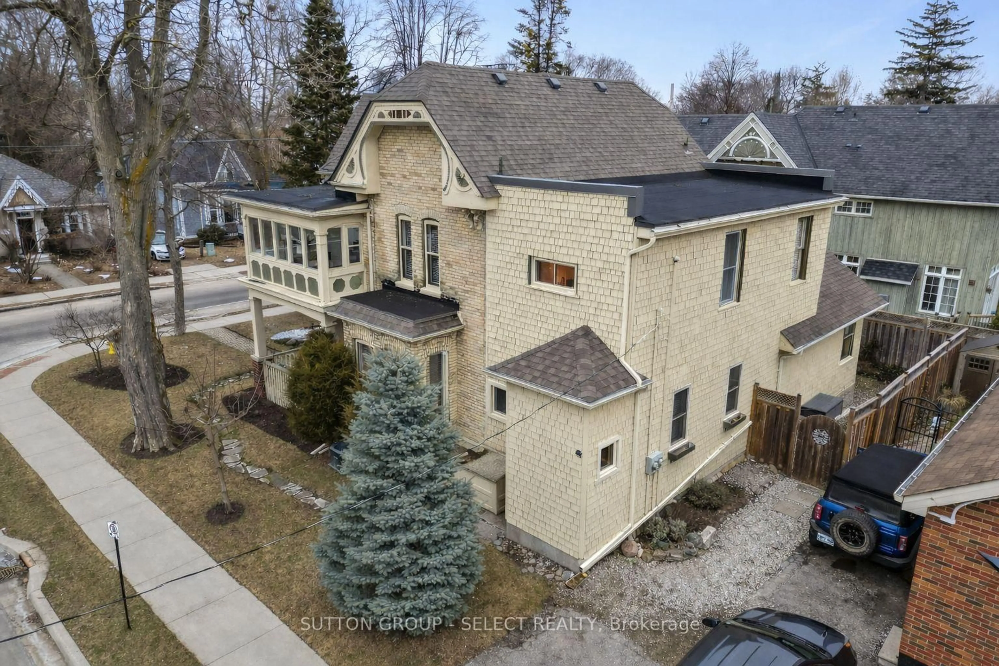 A pic from outside/outdoor area/front of a property/back of a property/a pic from drone, street for 65 Bruce St, London South Ontario N6C 1G7