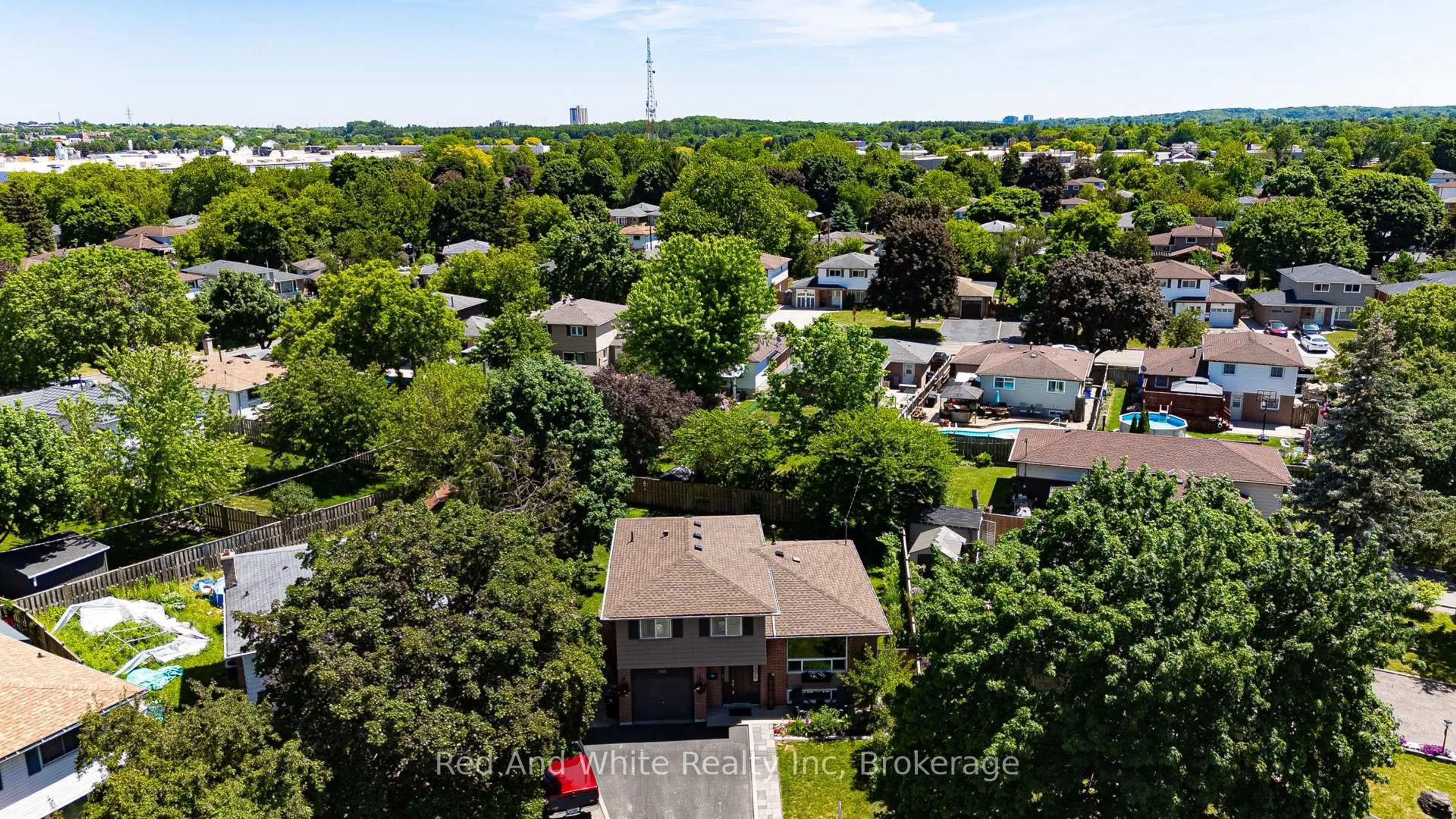 A pic from outside/outdoor area/front of a property/back of a property/a pic from drone, city buildings view from balcony for 1138 Kathlene Crt, Cambridge Ontario N3H 4P2