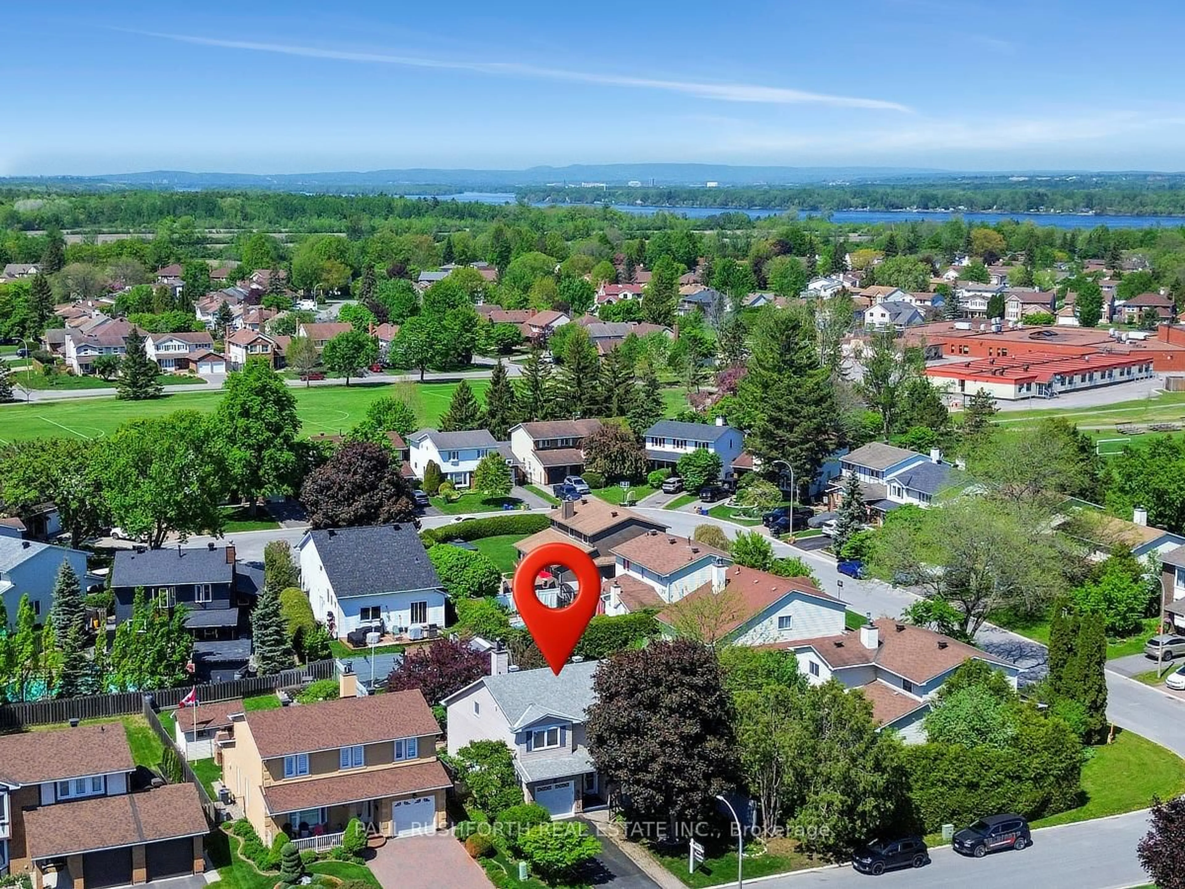 A pic from outside/outdoor area/front of a property/back of a property/a pic from drone, unknown for 1176 Medoc Crt, Ottawa Ontario K1C 2S6