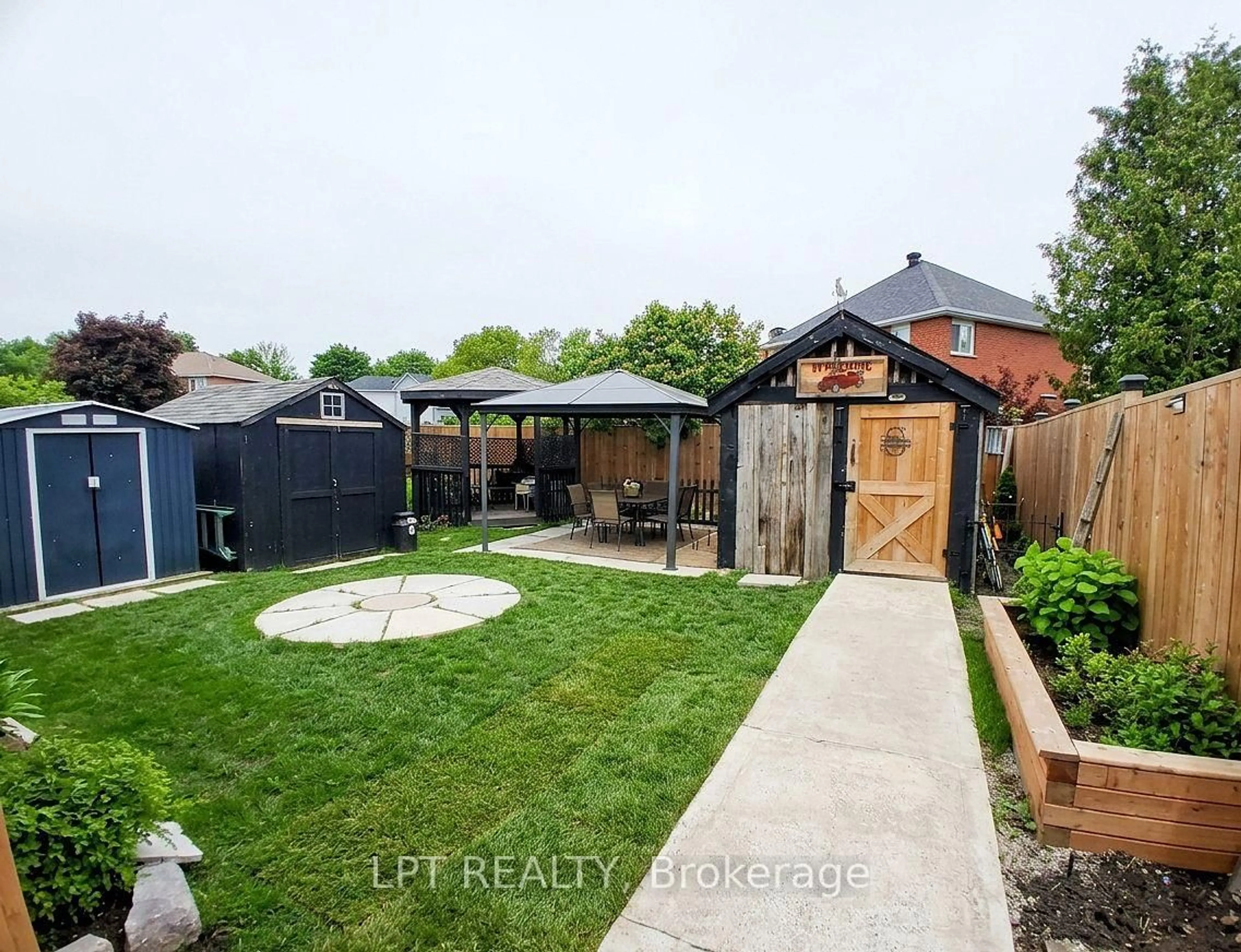 A pic from outside/outdoor area/front of a property/back of a property/a pic from drone, street for 87 Dauphin Ave, Kingston Ontario K7K 6B2