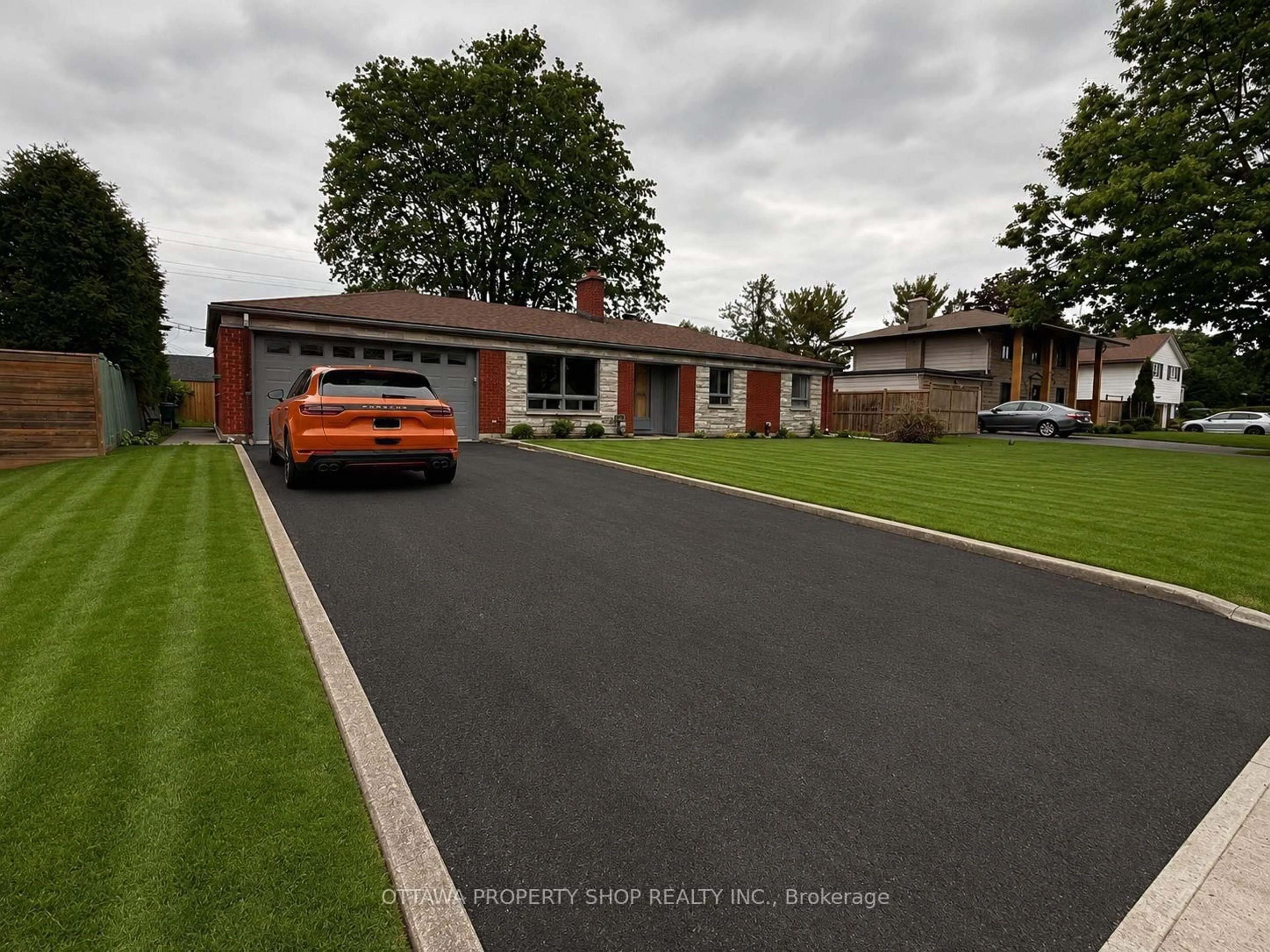 A pic from outside/outdoor area/front of a property/back of a property/a pic from drone, street for 1981 Bel-Air Dr, Ottawa Ontario K2C 0X1