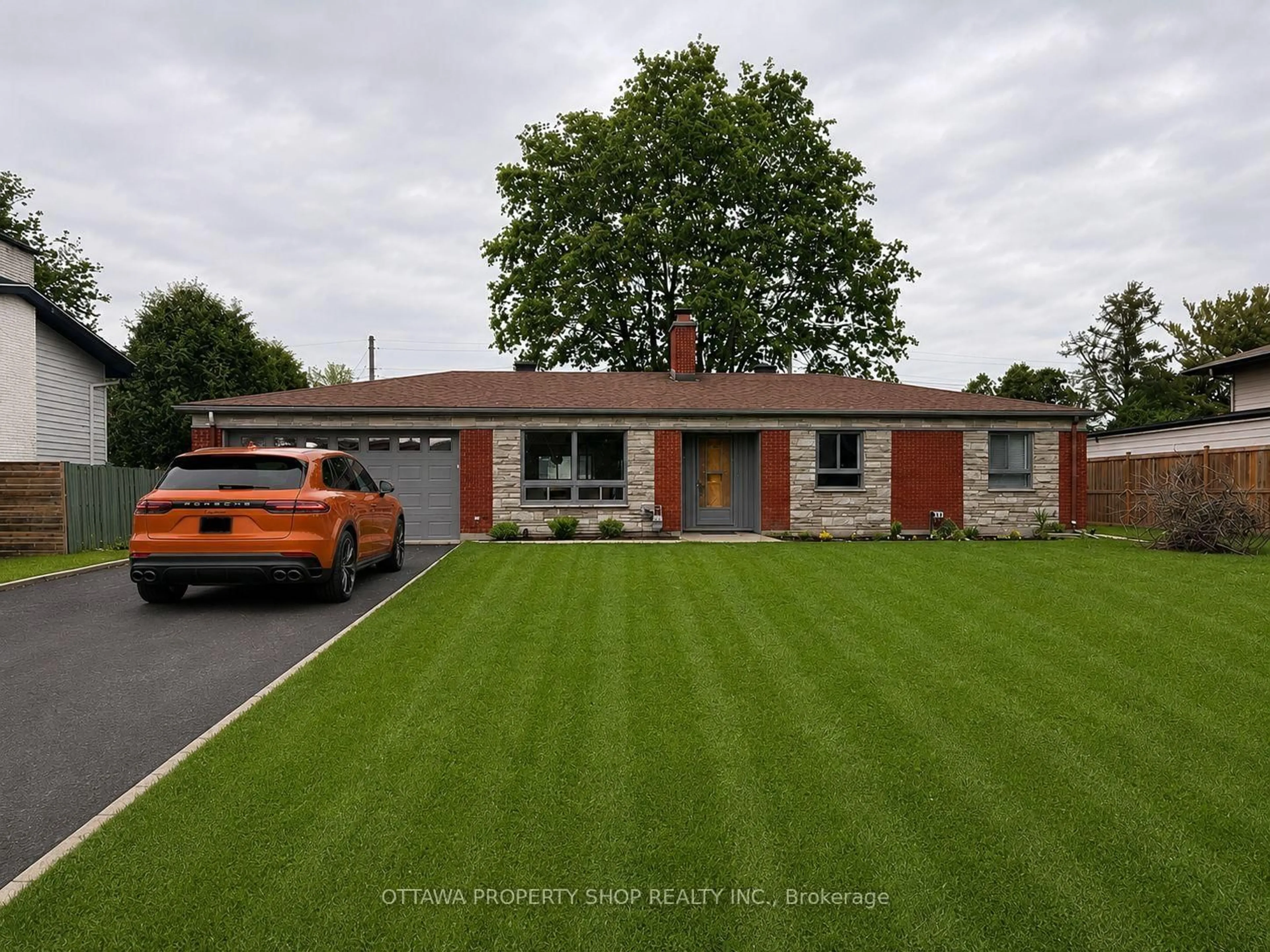 A pic from outside/outdoor area/front of a property/back of a property/a pic from drone, street for 1981 Bel-Air Dr, Ottawa Ontario K2C 0X1