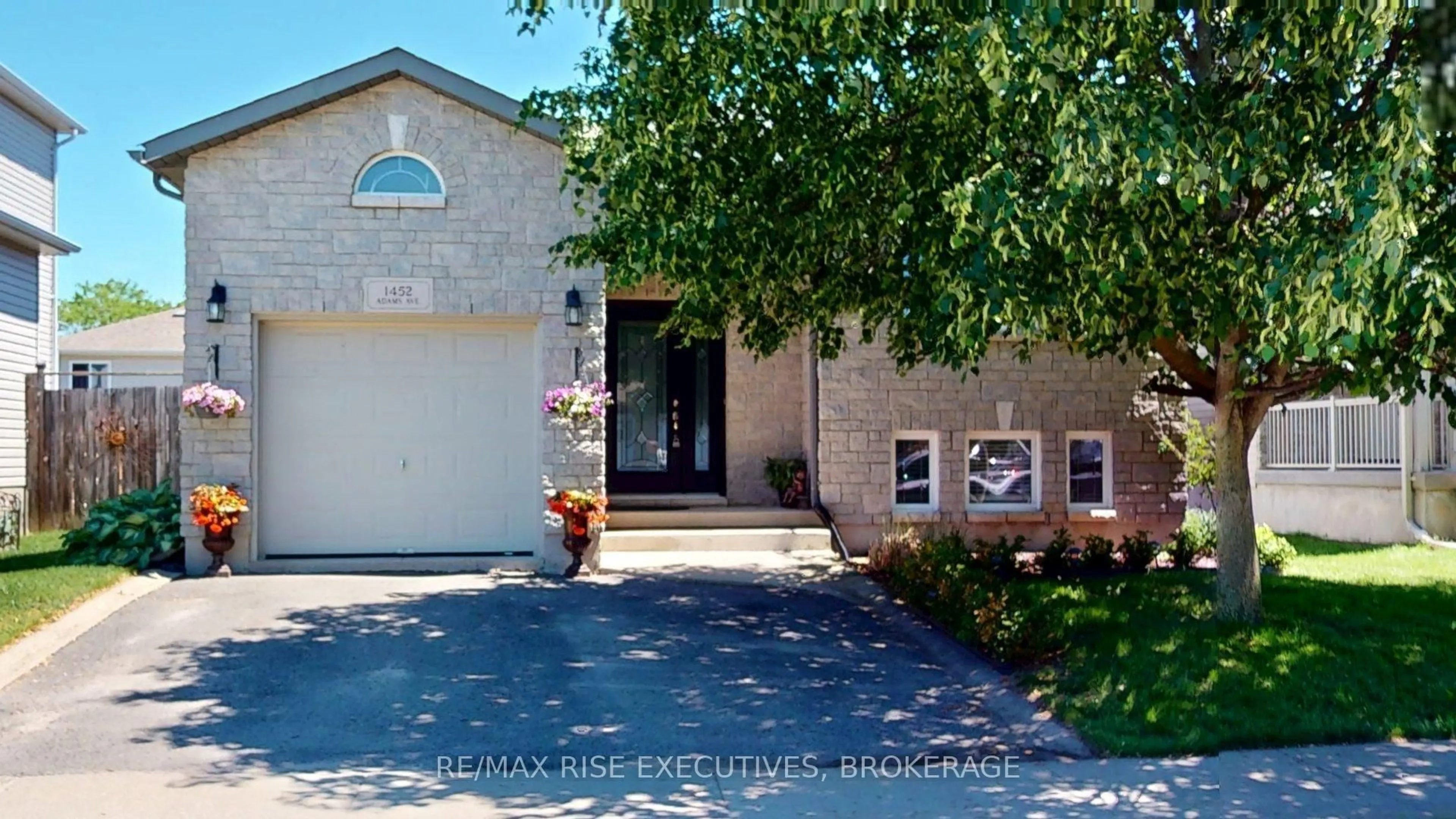 Indoor foyer for 1452 Adams Ave, Kingston Ontario K7P 0B6