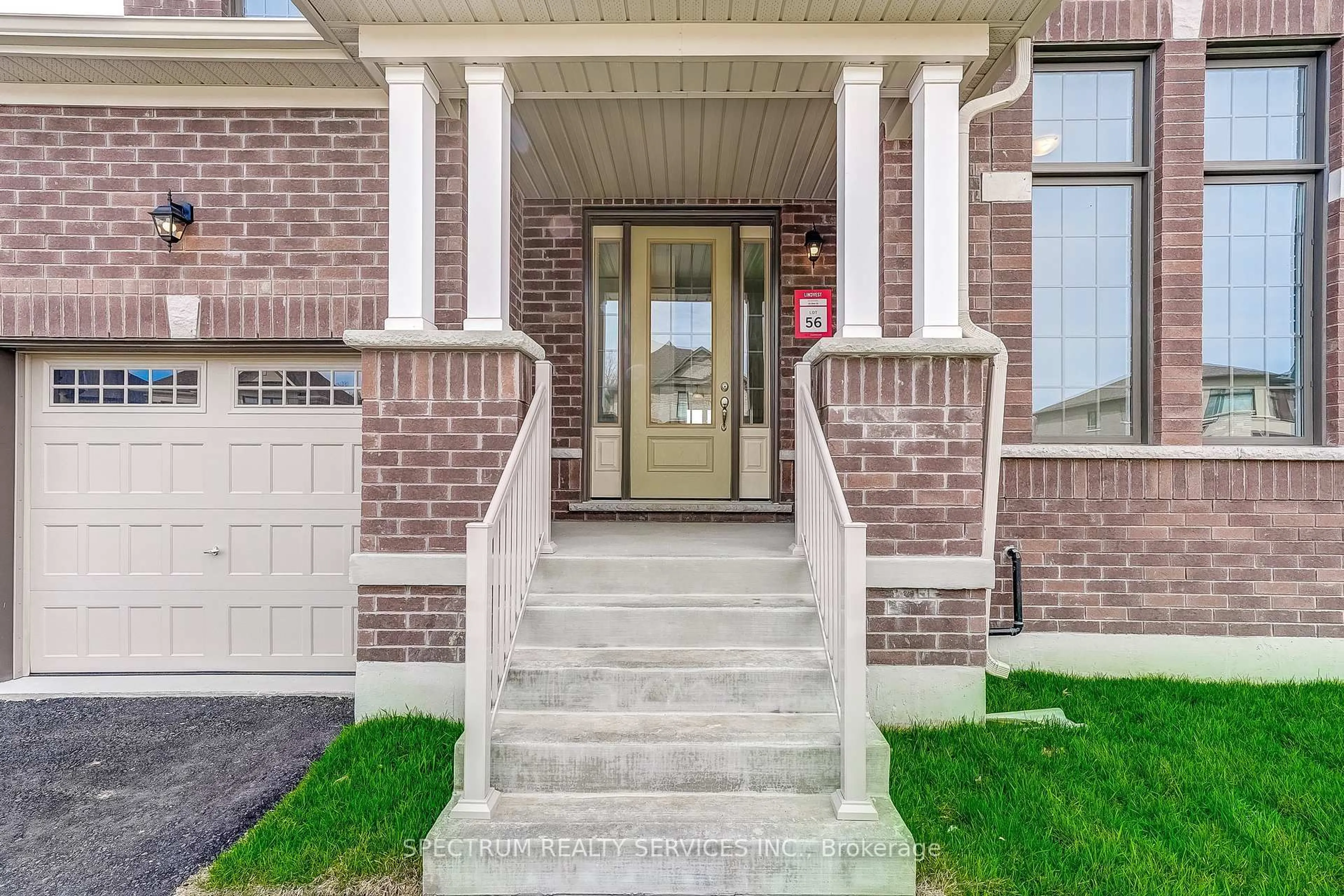 Indoor entryway for 35 Dore Dr, Brantford Ontario N3R 0X8
