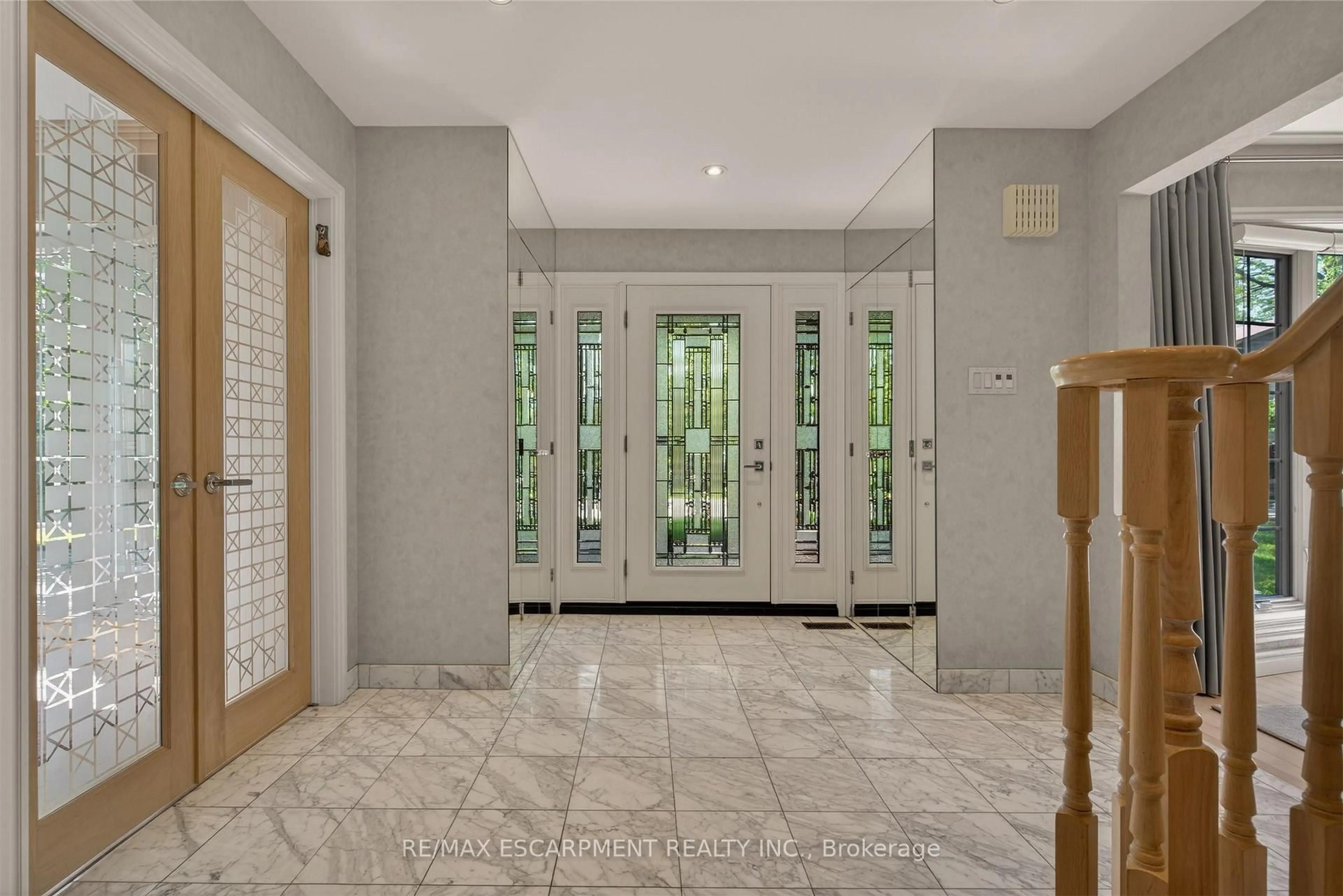 Indoor foyer for 23 Lantern Lane, Hamilton Ontario L9H 6N9