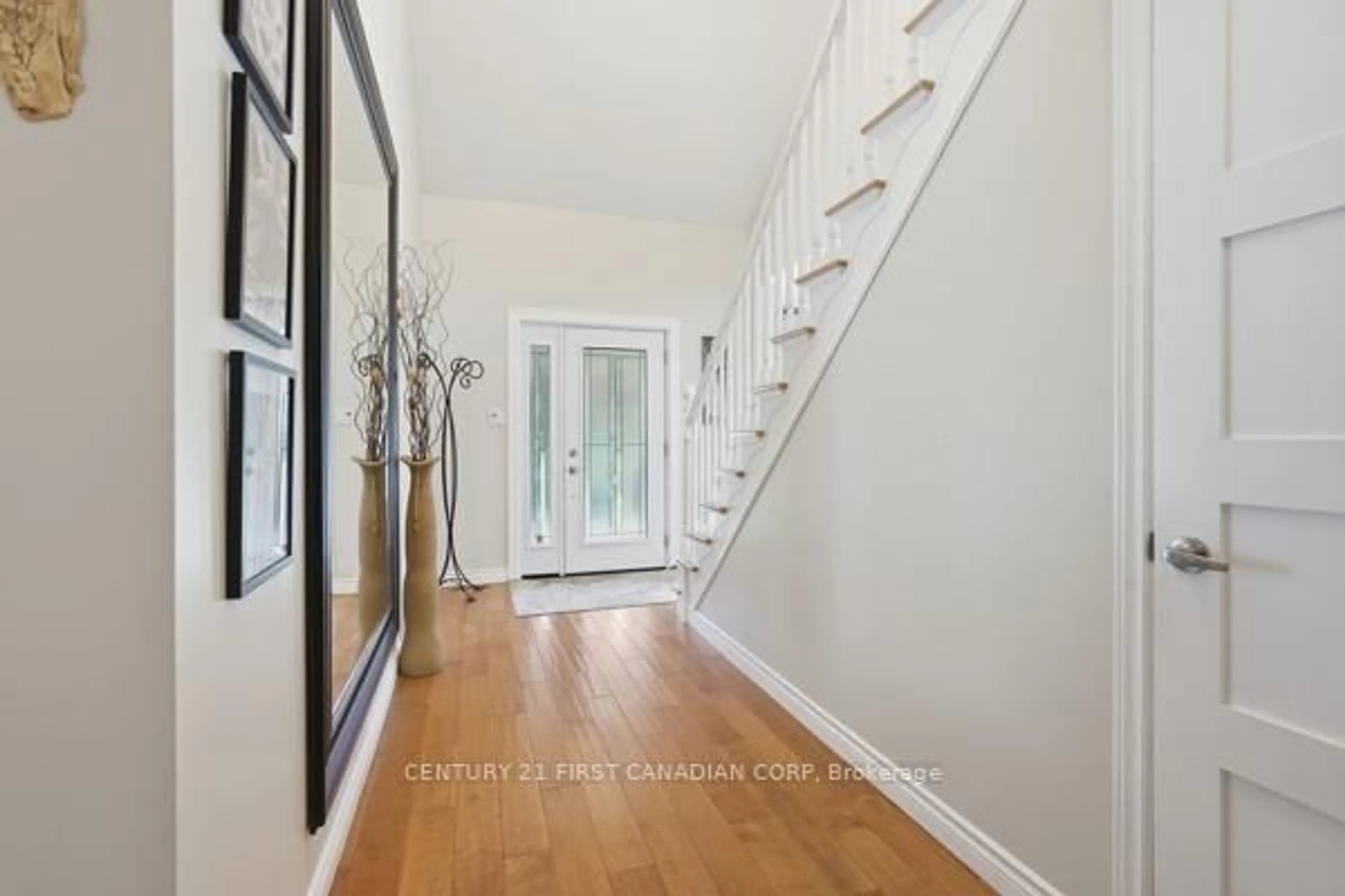 Indoor entryway for 1 Scottsdale St, London South Ontario N6P 1C7