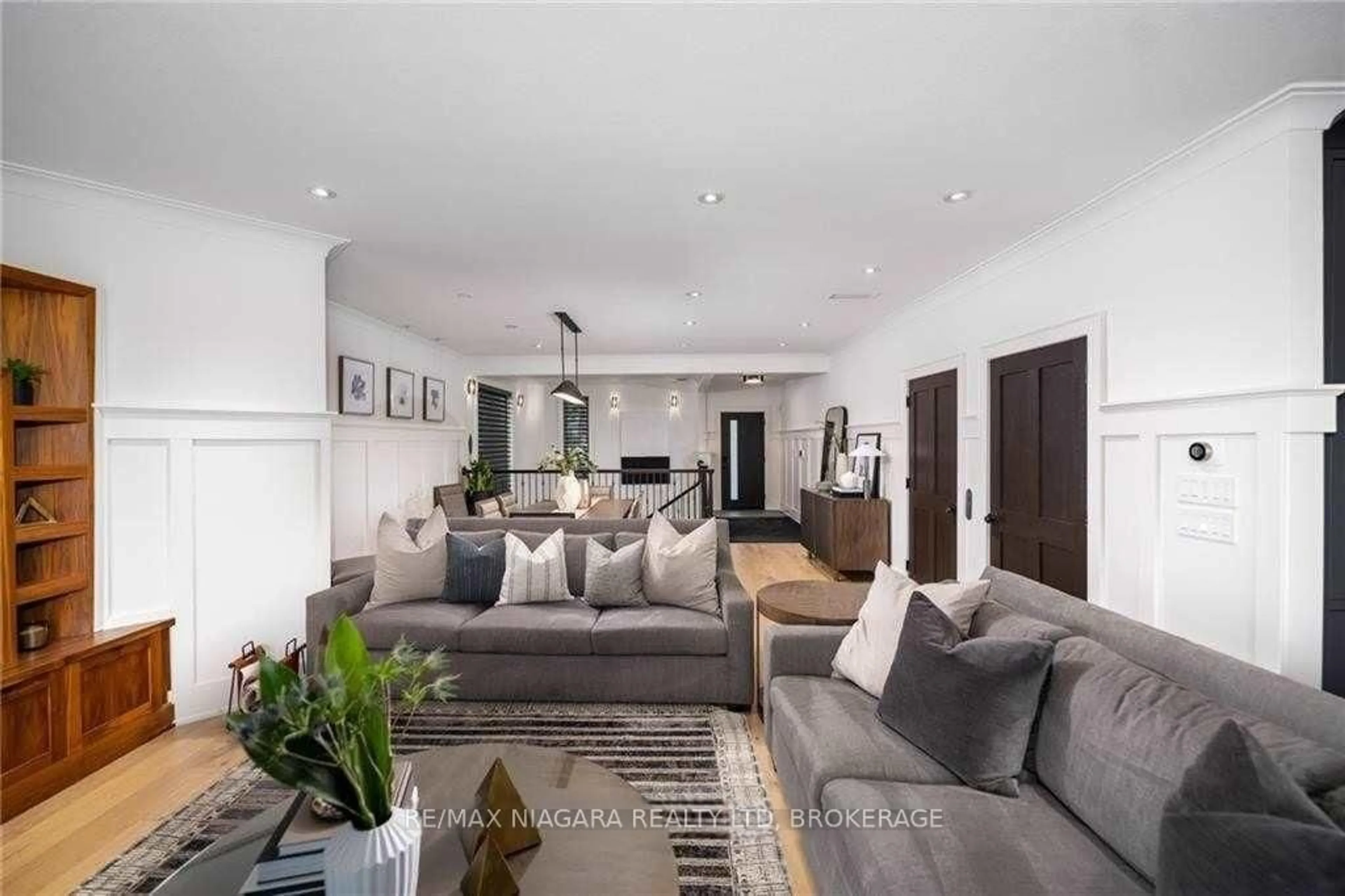 Living room with furniture, unknown for 33 Canal St, St. Catharines Ontario L2N 4S7