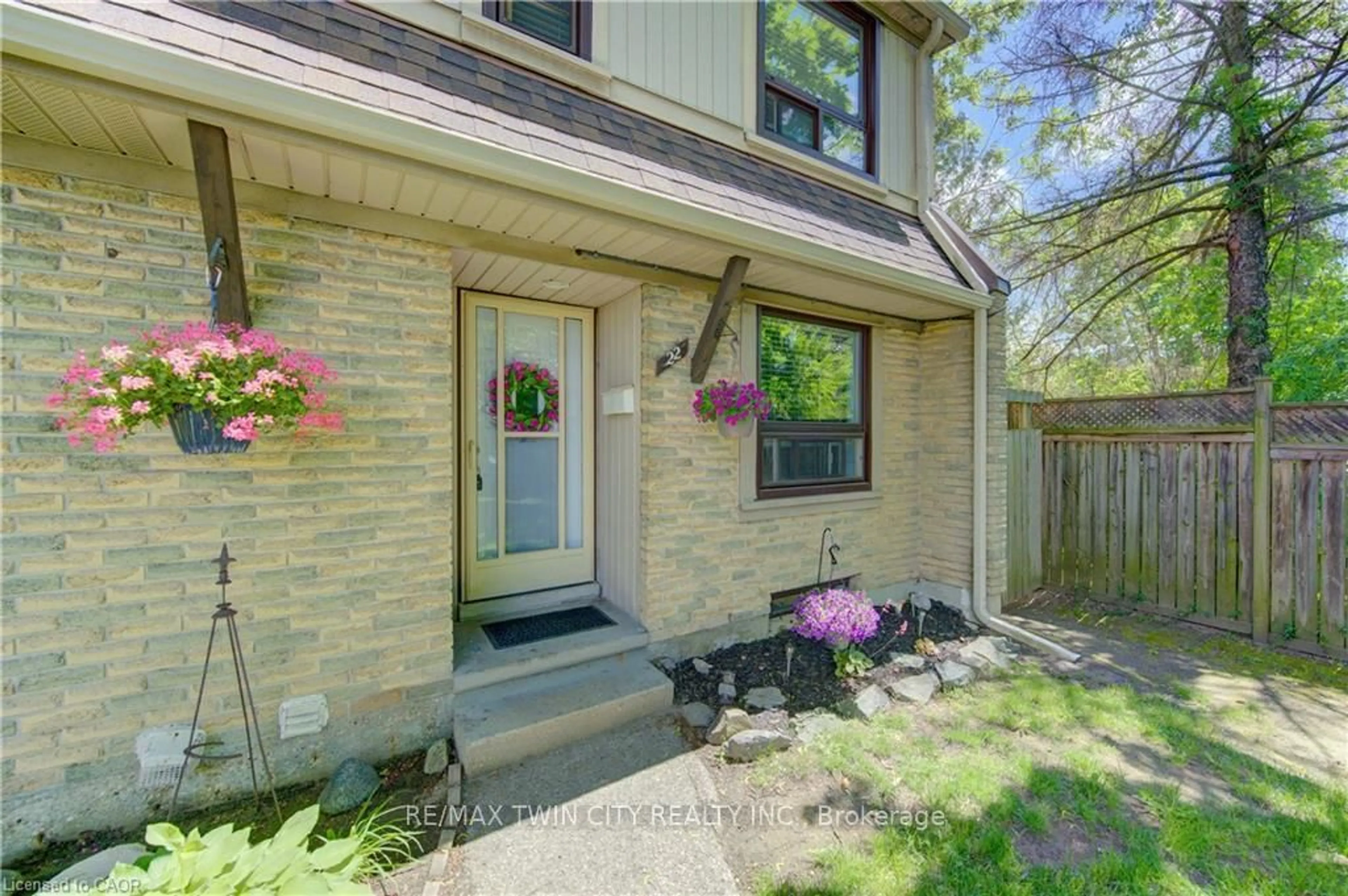 Home with brick exterior material, street for 280 THALER Ave #22, Kitchener Ontario N2A 1R6