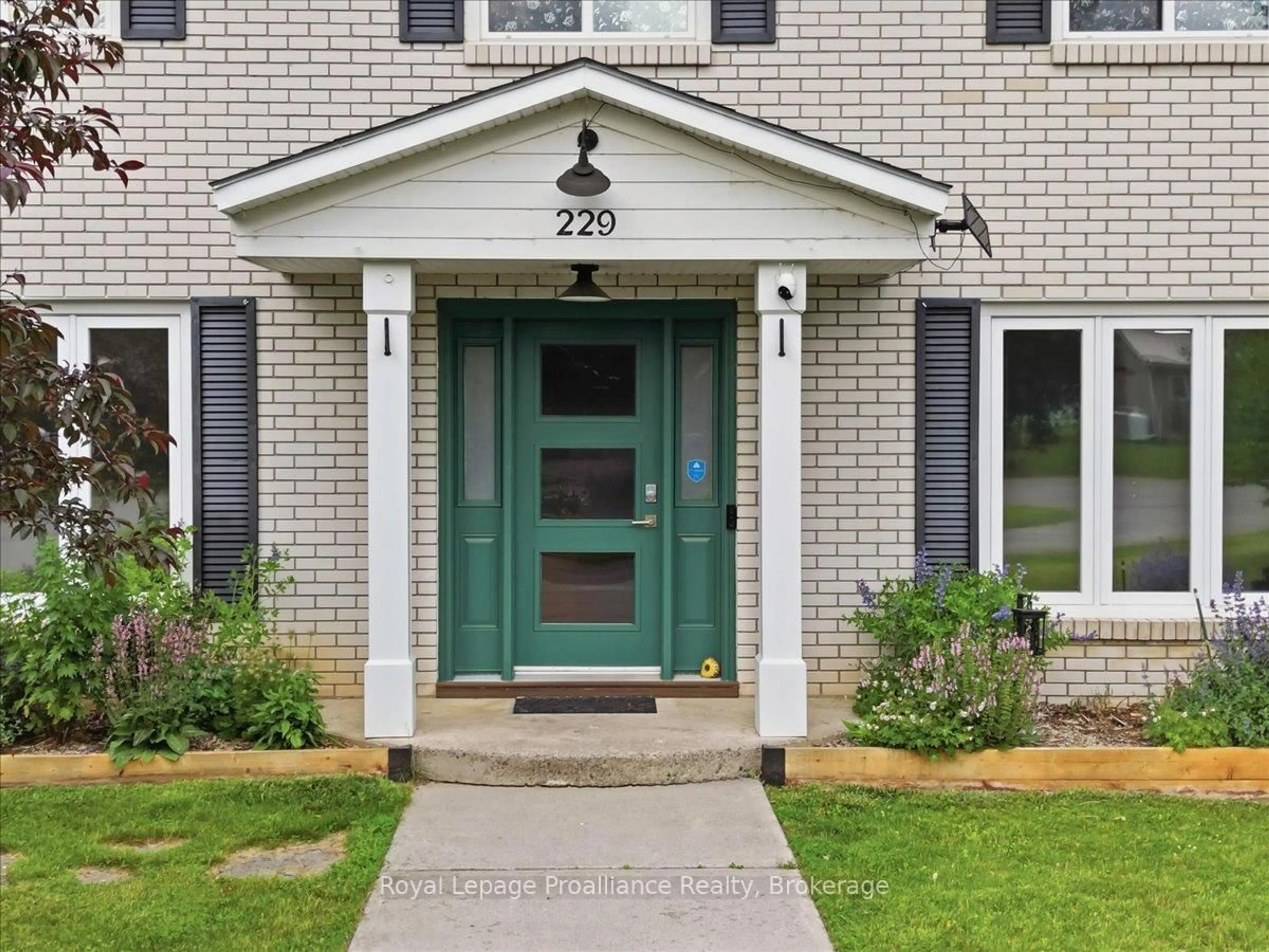 Unknown for 229 Henry St, Stirling Ontario K0K 3E0