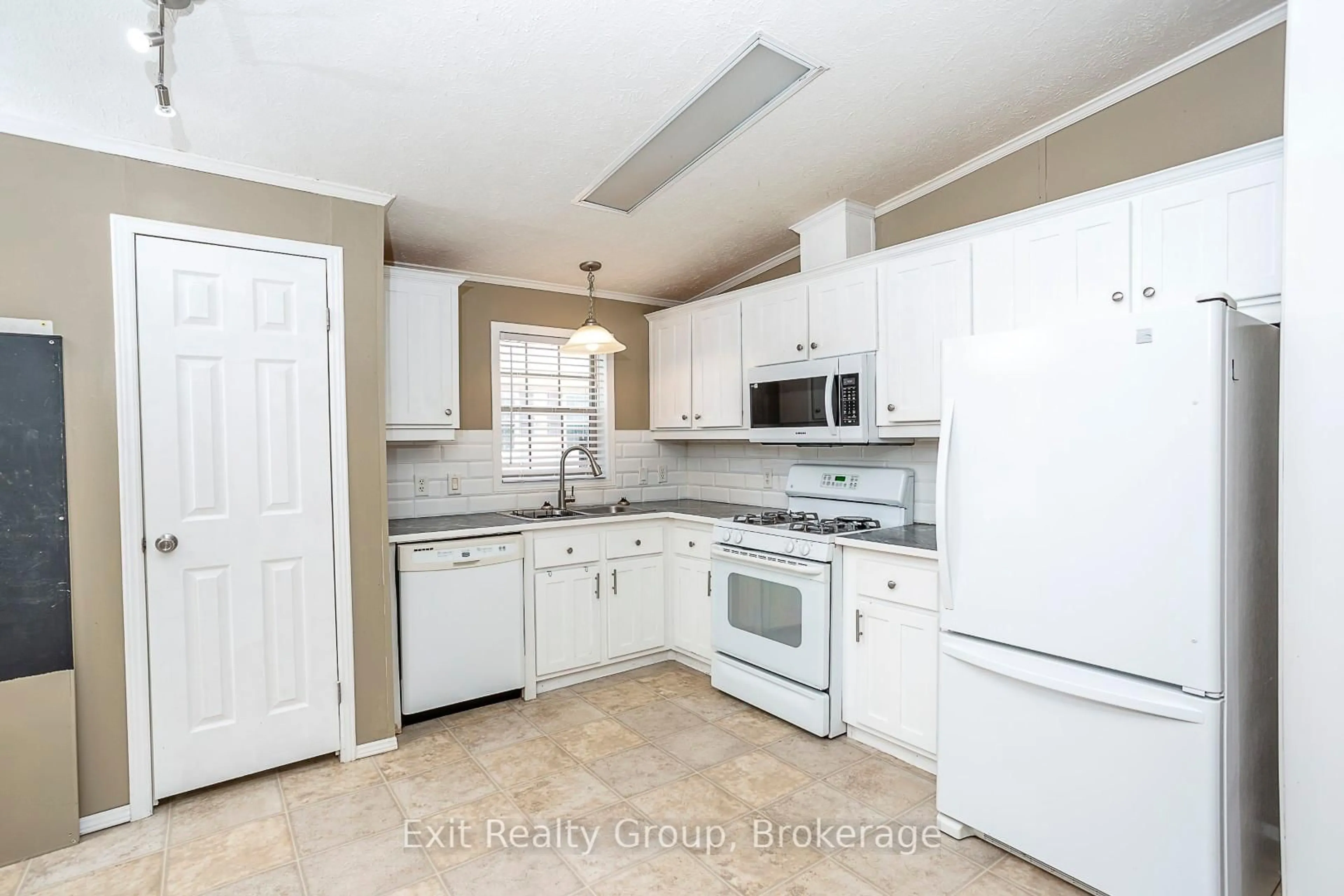 Standard kitchen, ceramic/tile floor for 38-152 CONCESSION ROAD 11 WEST, Trent Hills Ontario K0L 1Y0