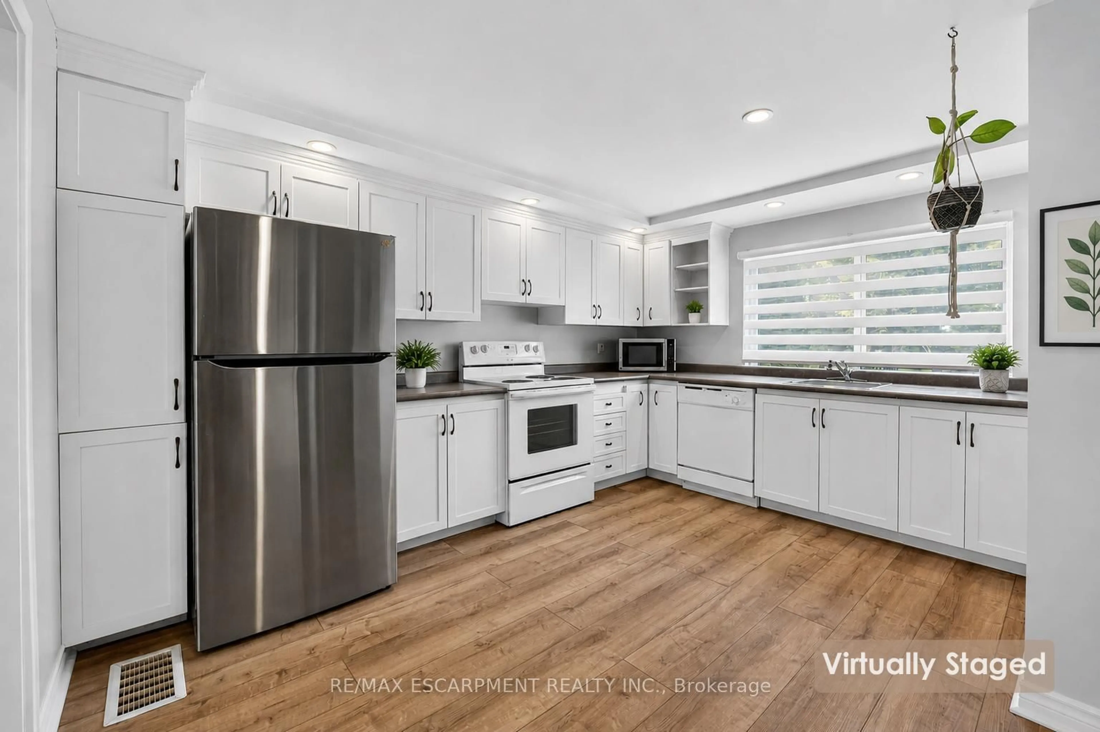 Open concept kitchen, unknown for 4956 Beam St, Lincoln Ontario L3J 0K2