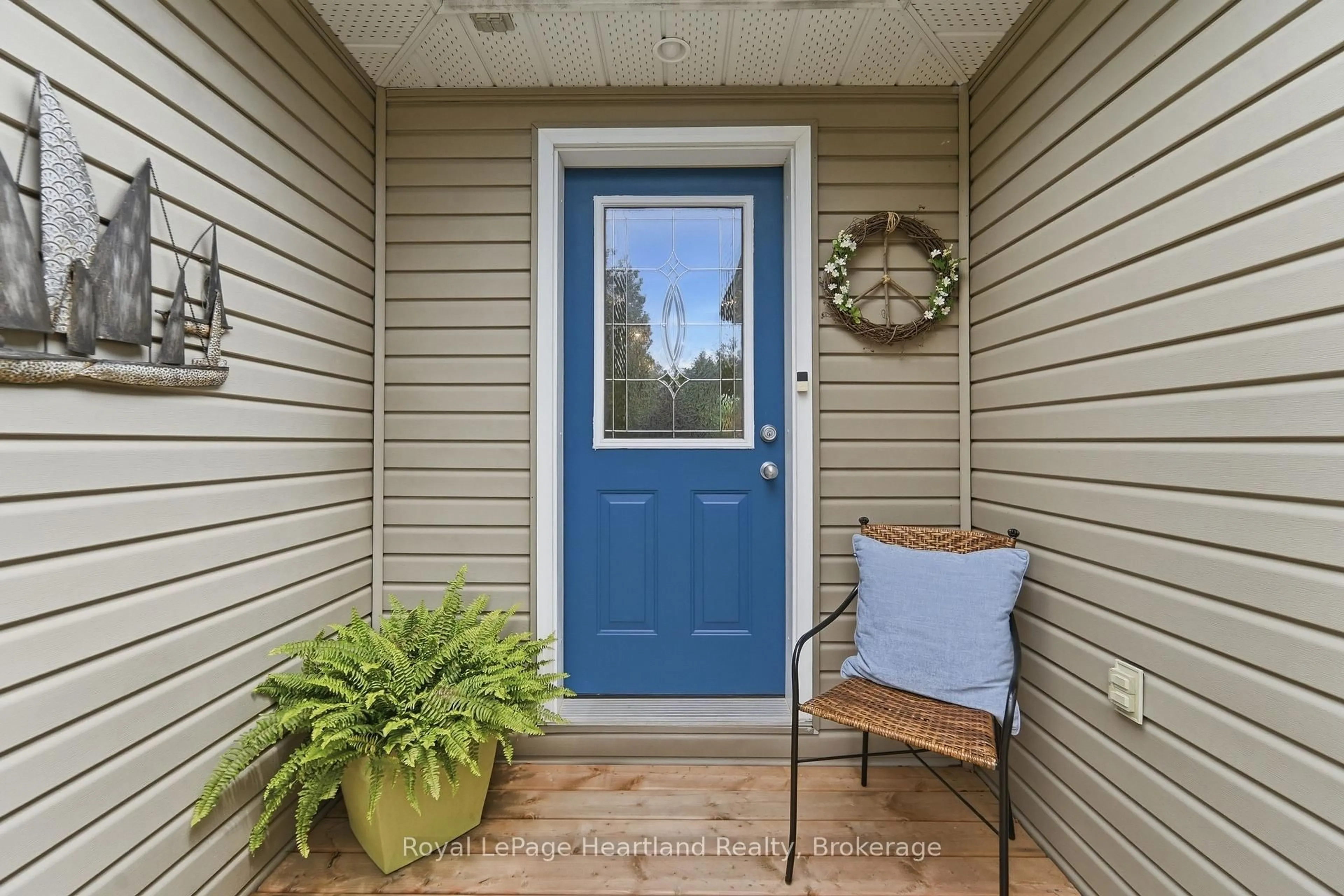 Indoor entryway for 35095 Old River Rd, Bluewater Ontario N0M 1G0