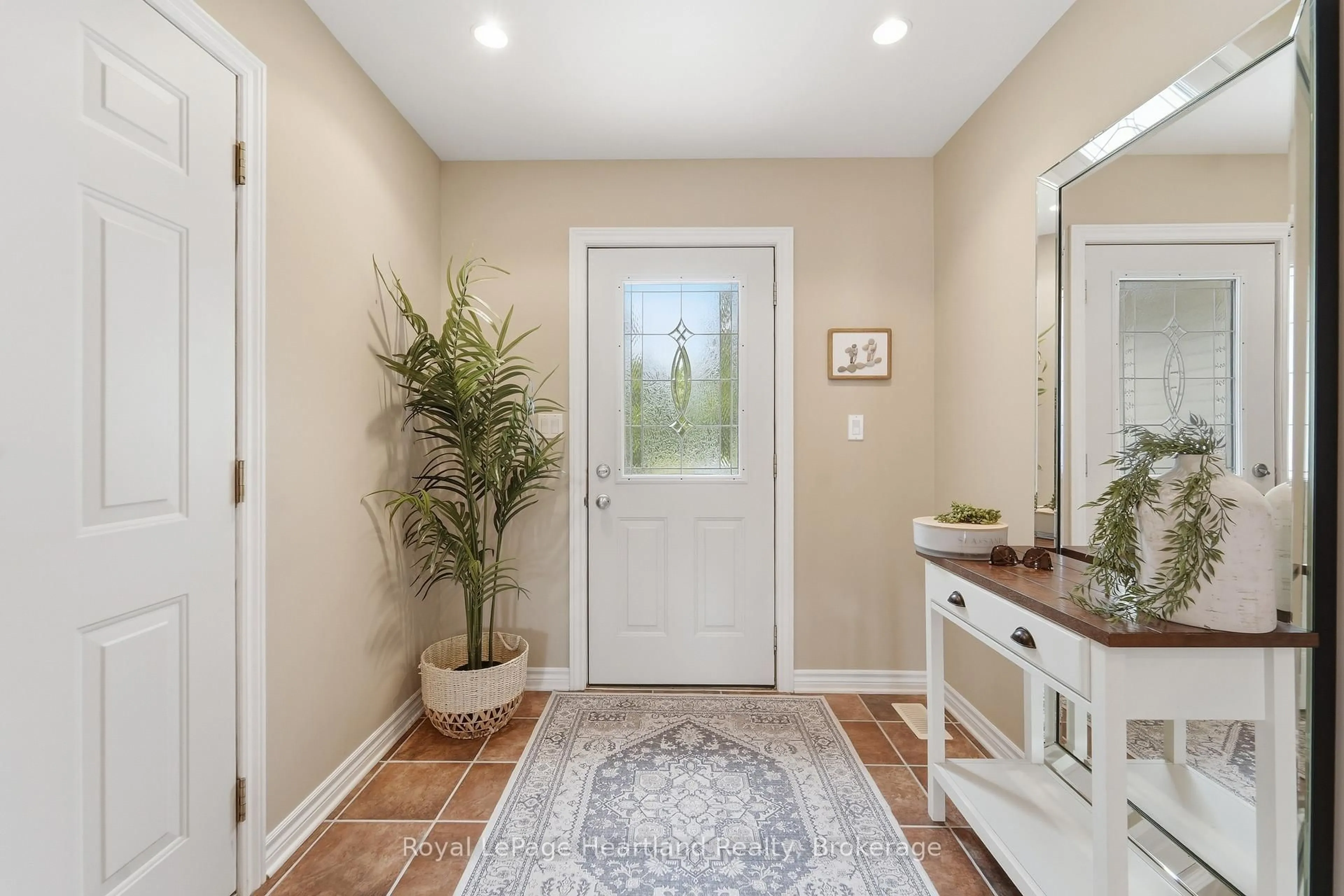 Indoor entryway for 35095 Old River Rd, Bluewater Ontario N0M 1G0