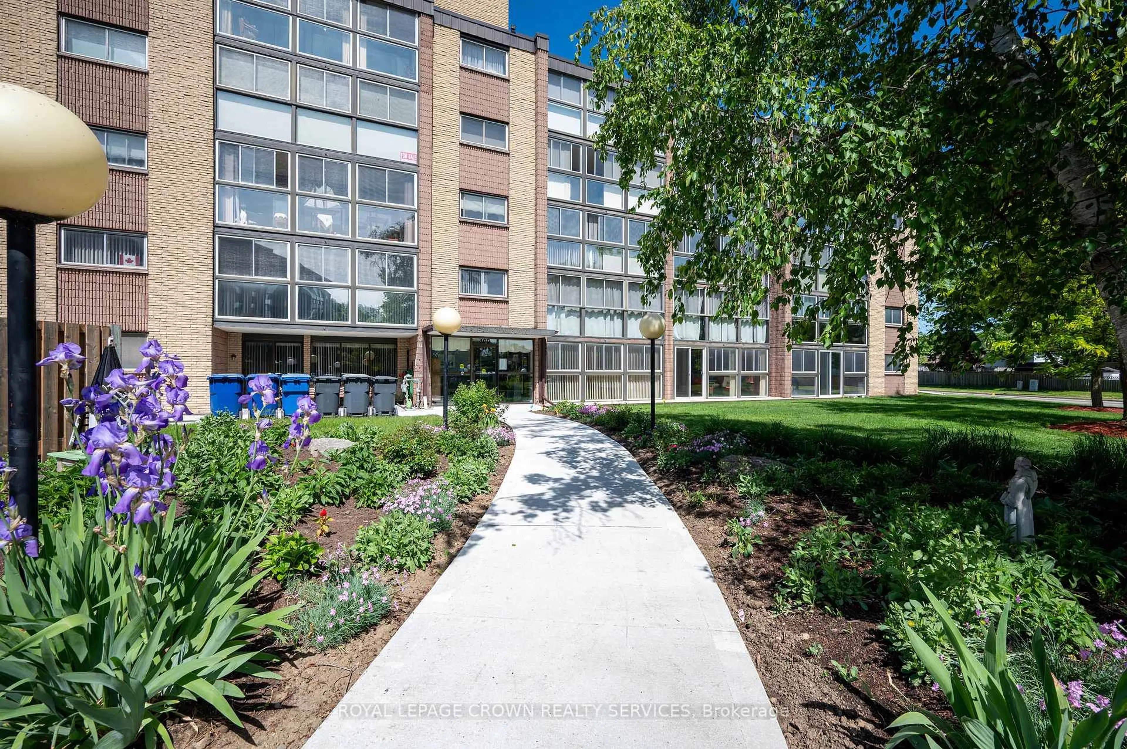 Unknown for 400 Champlain Blvd #105, Cambridge Ontario N1R 7J6