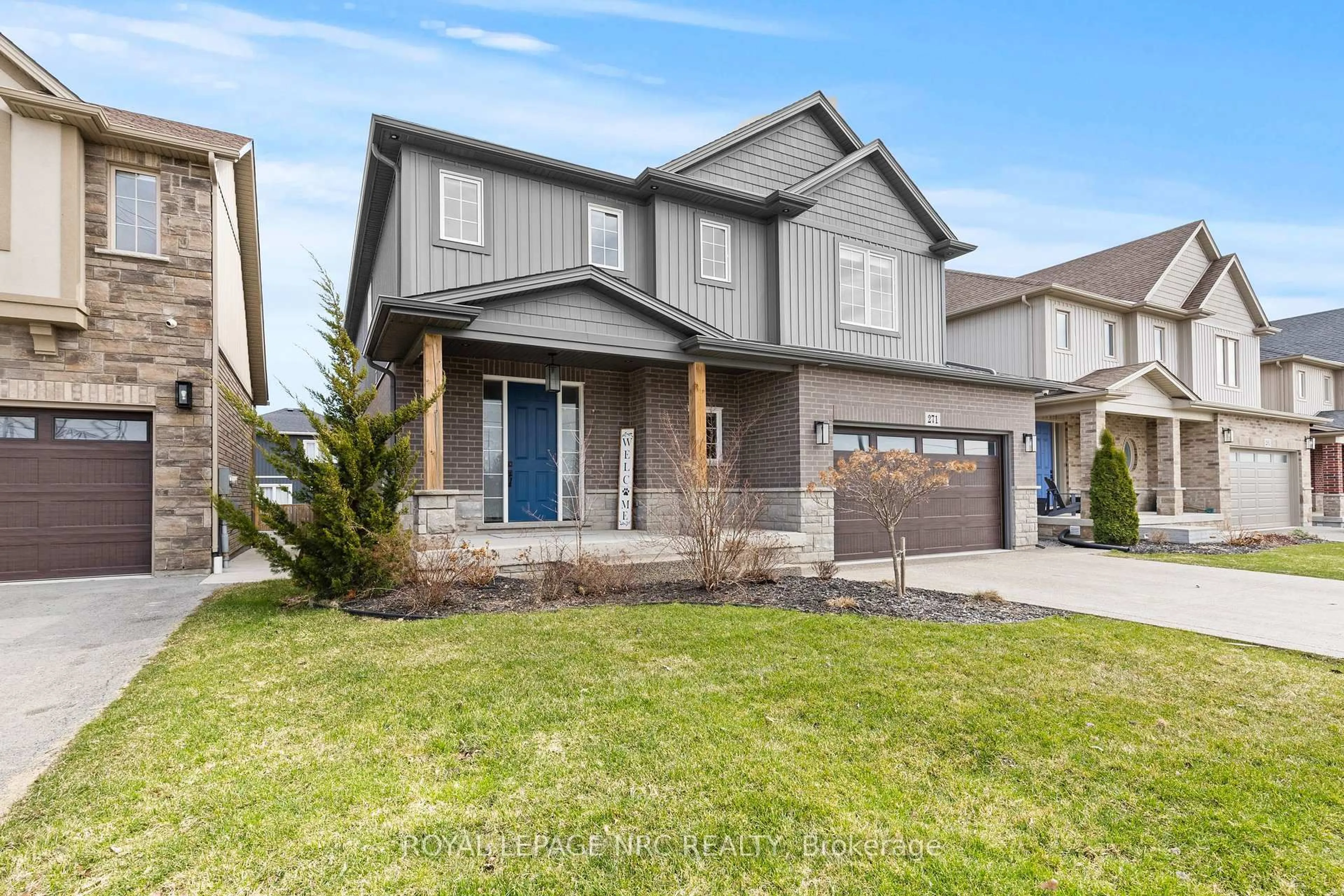 Home with vinyl exterior material, street for 271 Memorial Park Dr, Welland Ontario L3B 0E3
