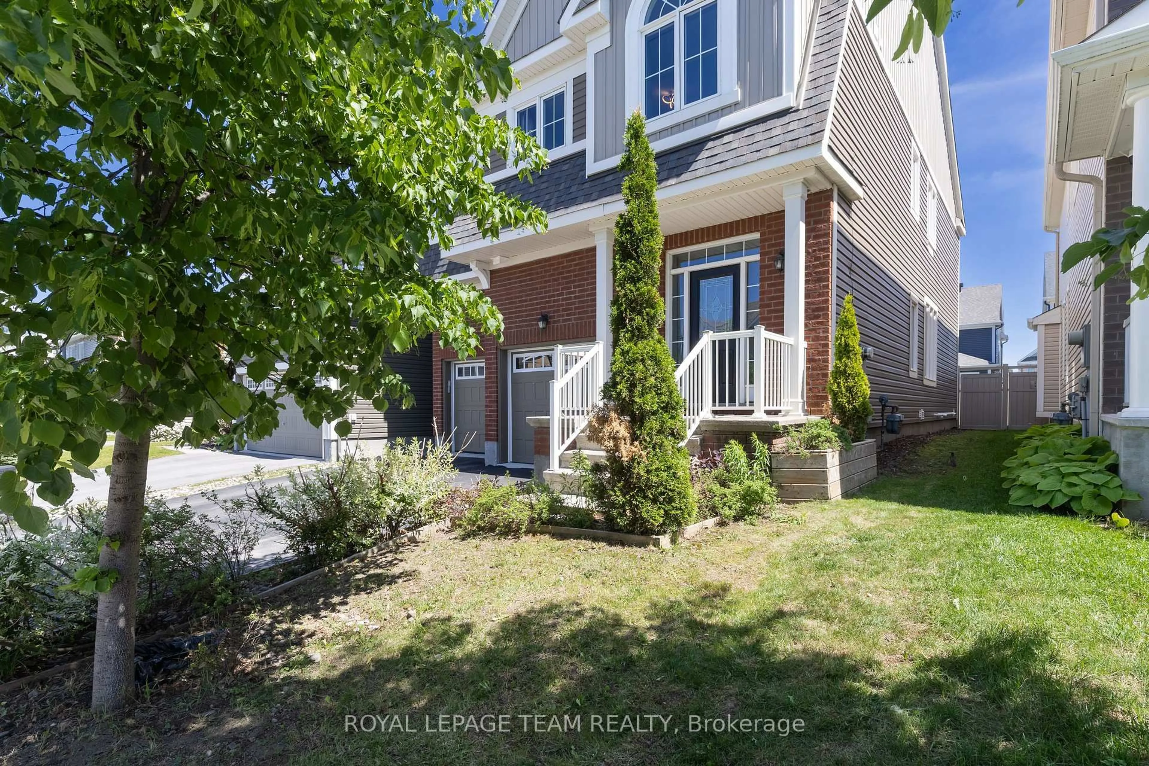 A pic from outside/outdoor area/front of a property/back of a property/a pic from drone, street for 12 Oxalis Cres, Ottawa Ontario K2V 0J8