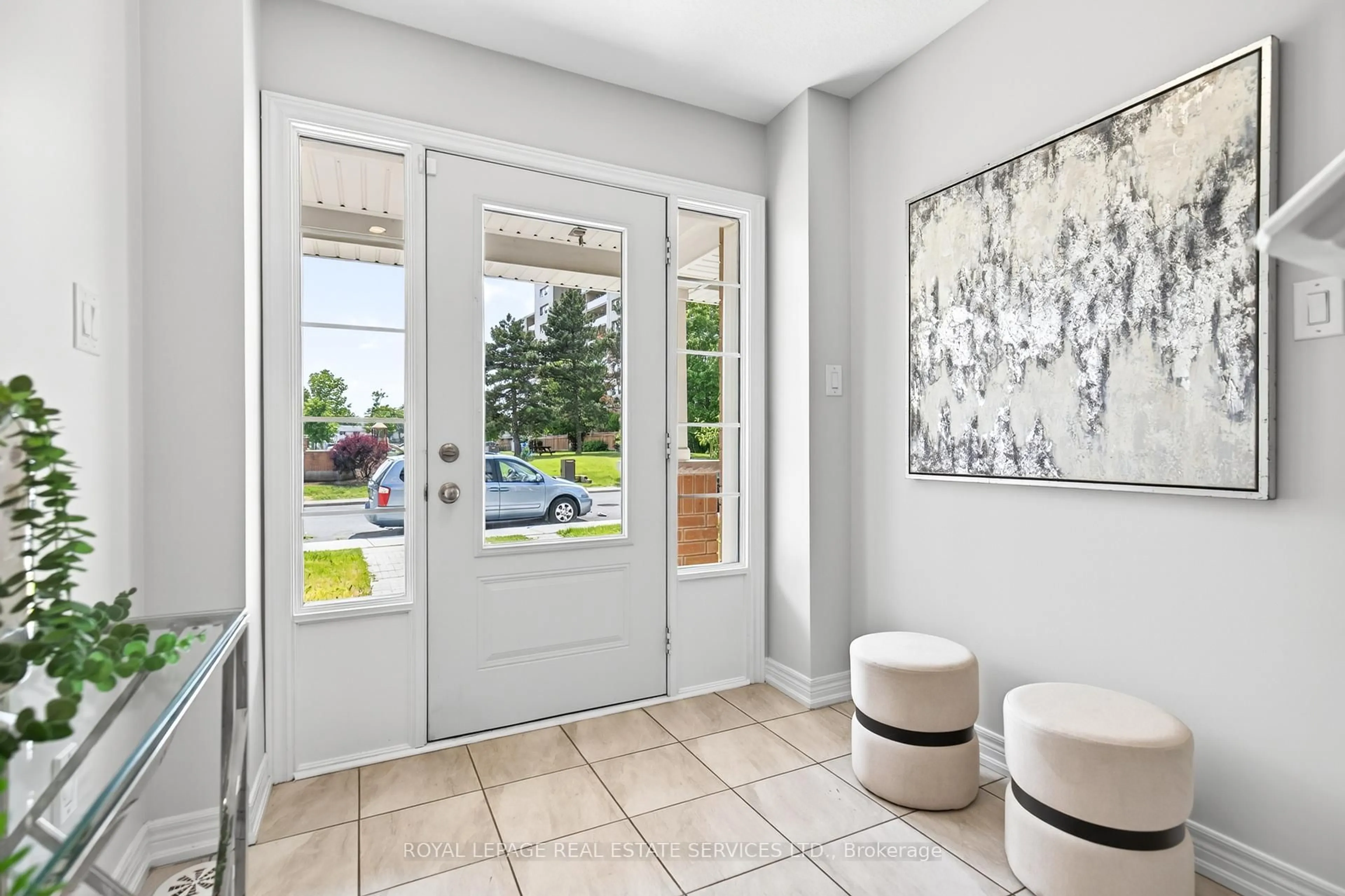 Indoor entryway for 5 Canoe Lane, Hamilton Ontario L8K 0A3