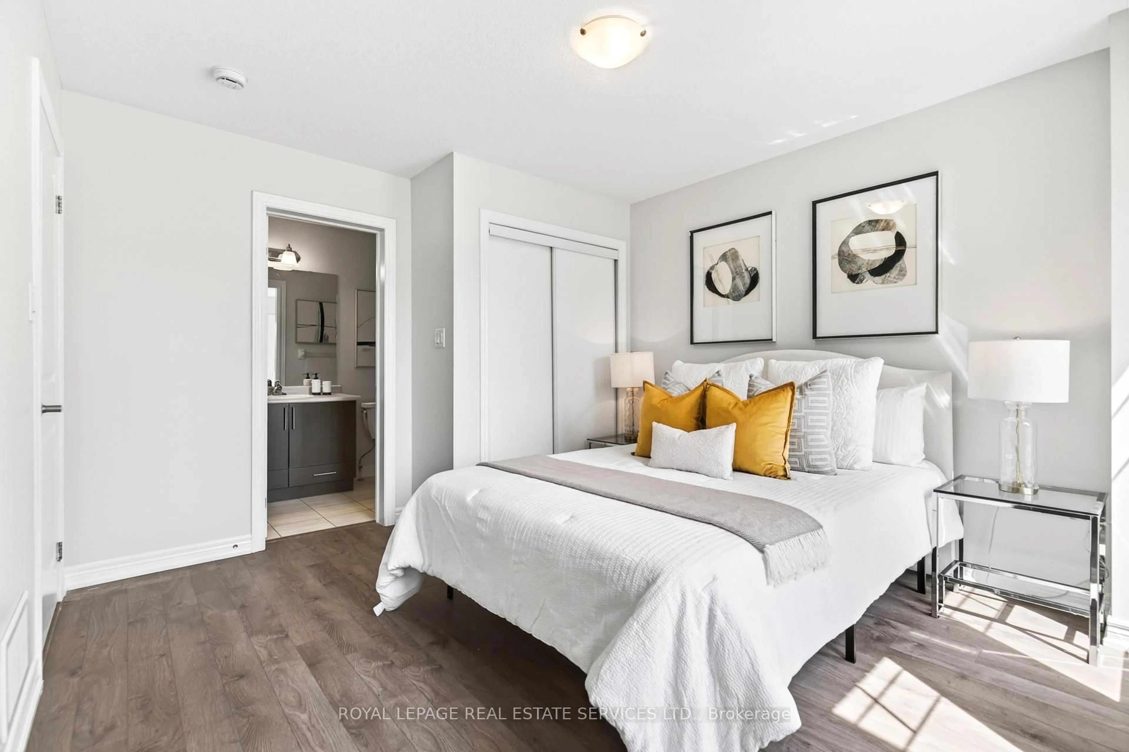 Bedroom with bed, unknown for 5 Canoe Lane, Hamilton Ontario L8K 0A3