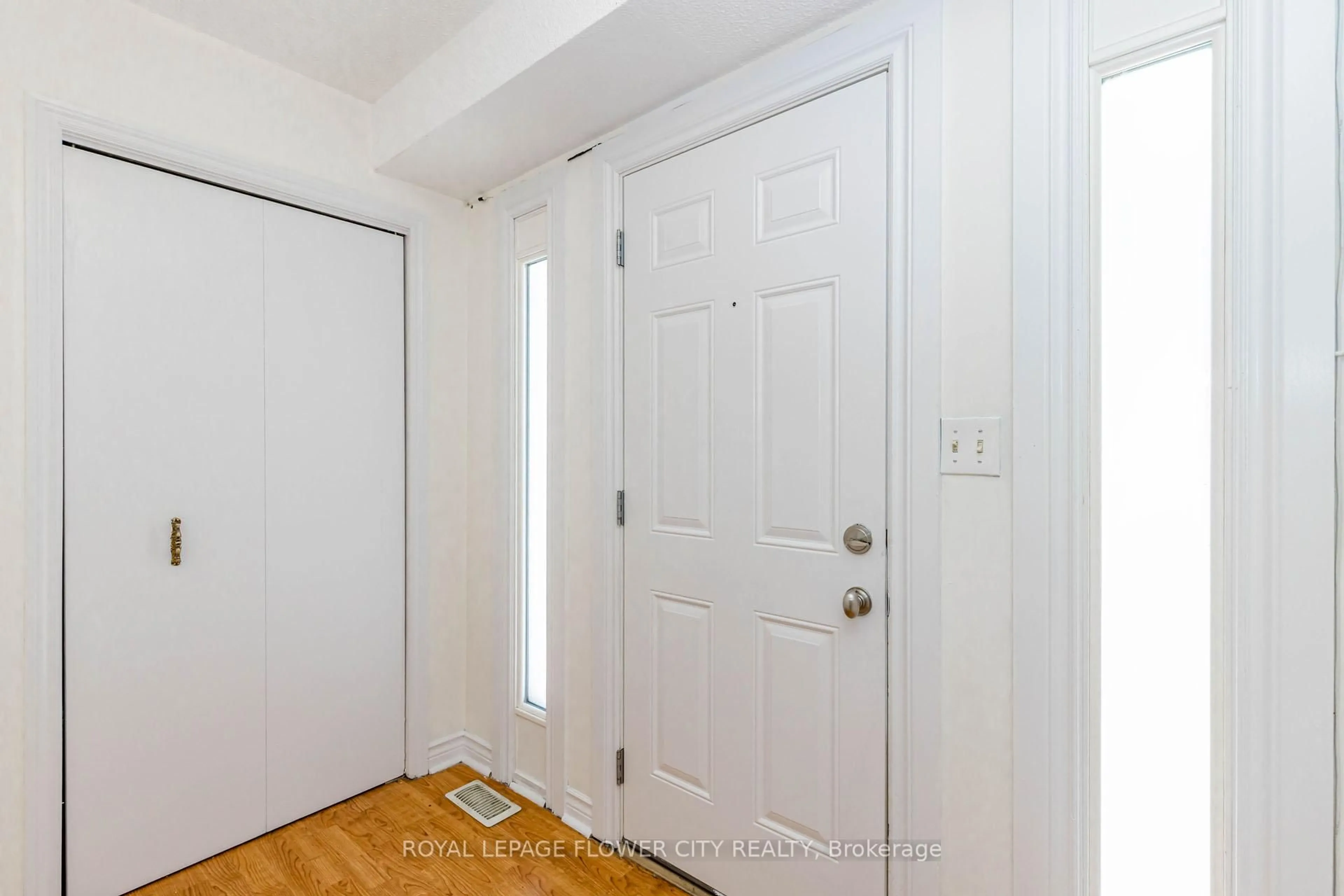 Indoor entryway for 15 Glendan Crt, Cambridge Ontario N1R 7N4