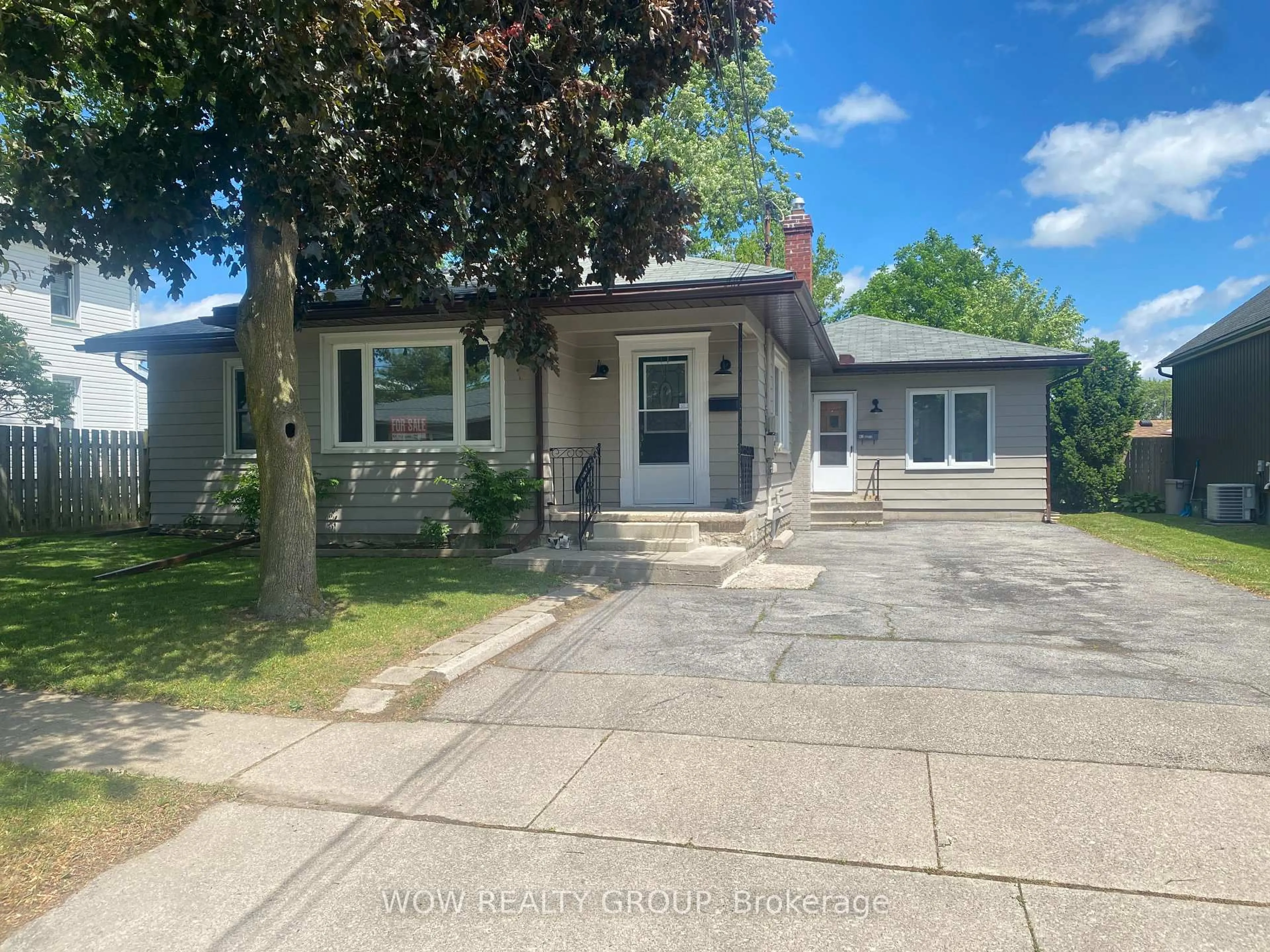 A pic from outside/outdoor area/front of a property/back of a property/a pic from drone, street for 47 Clifford Ave, Welland Ontario L3C 2G2