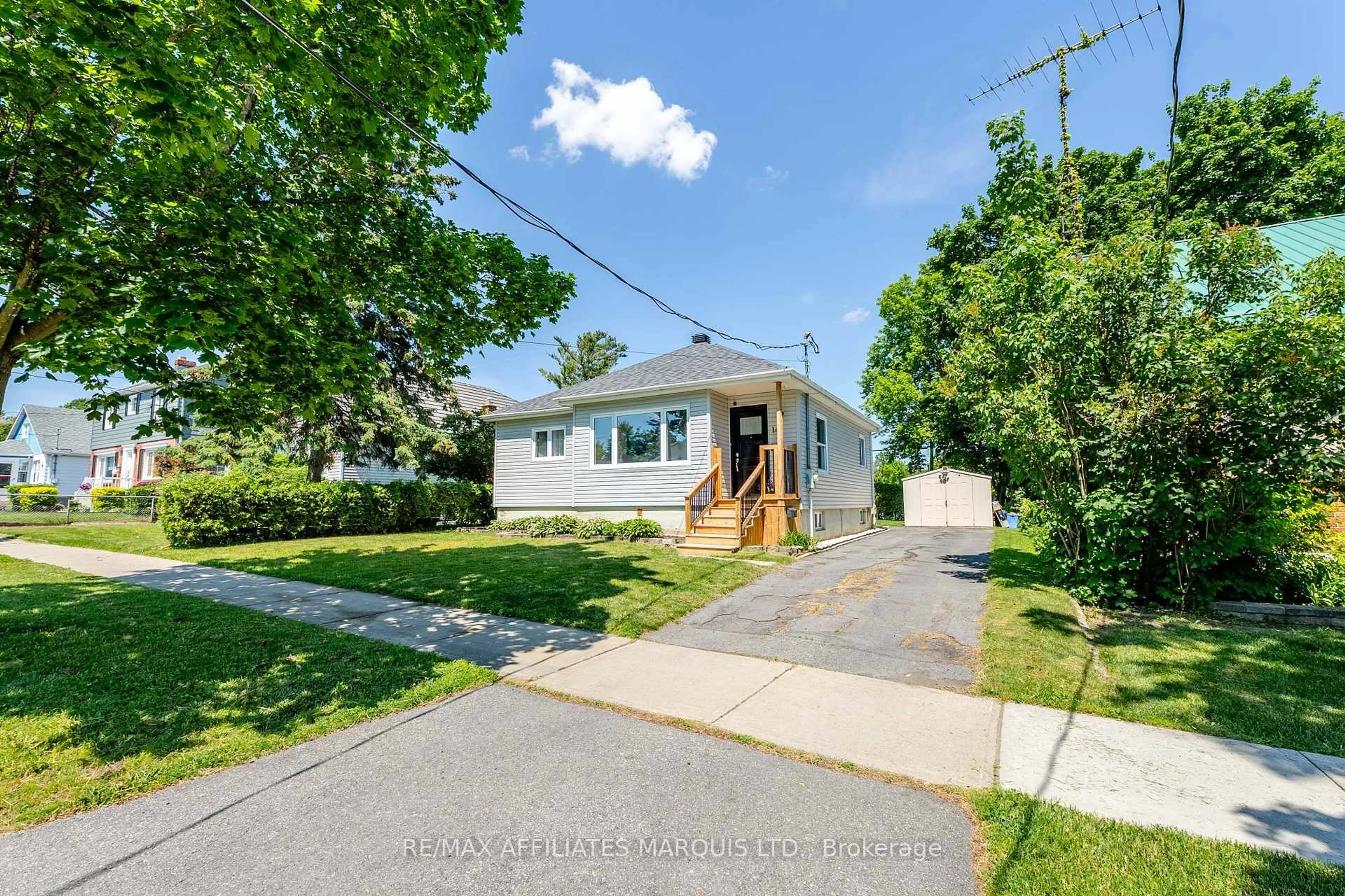 A pic from outside/outdoor area/front of a property/back of a property/a pic from drone, street for 14 Dunbar Ave, Cornwall Ontario K6H 5M7