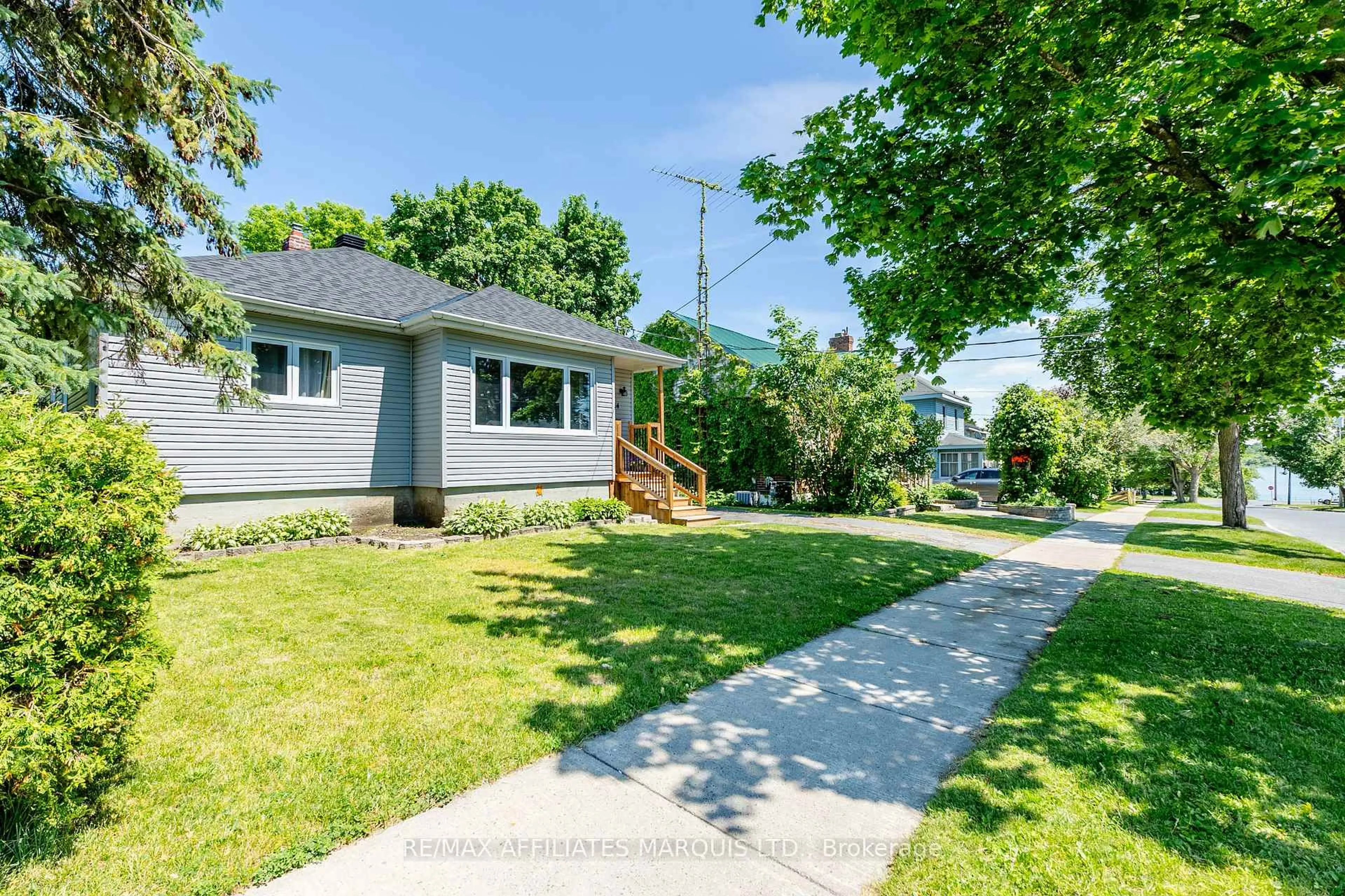 Unknown for 14 Dunbar Ave, Cornwall Ontario K6H 5M7