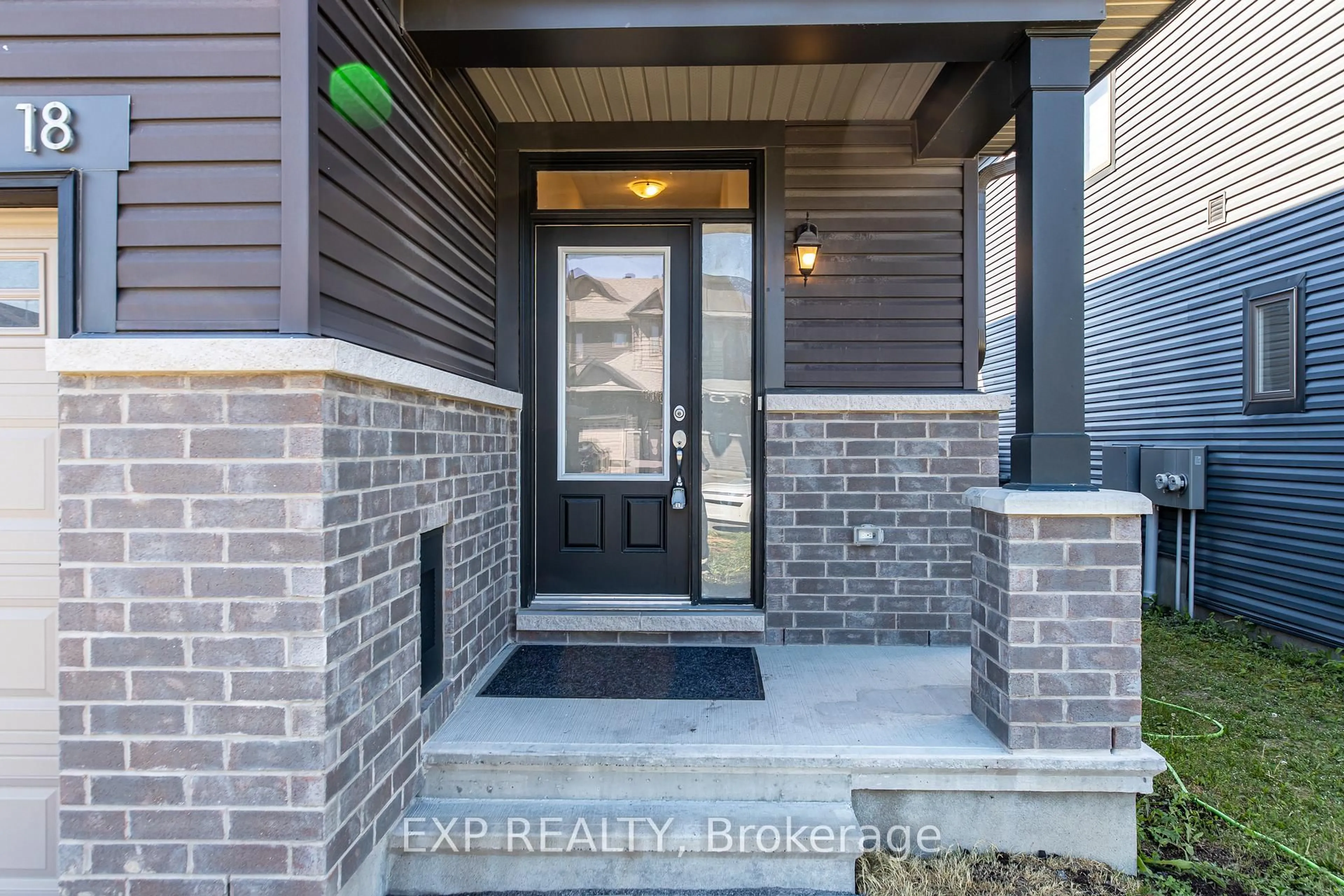 Indoor entryway for 18 Rookie Cres, Ottawa Ontario K2V 0R9