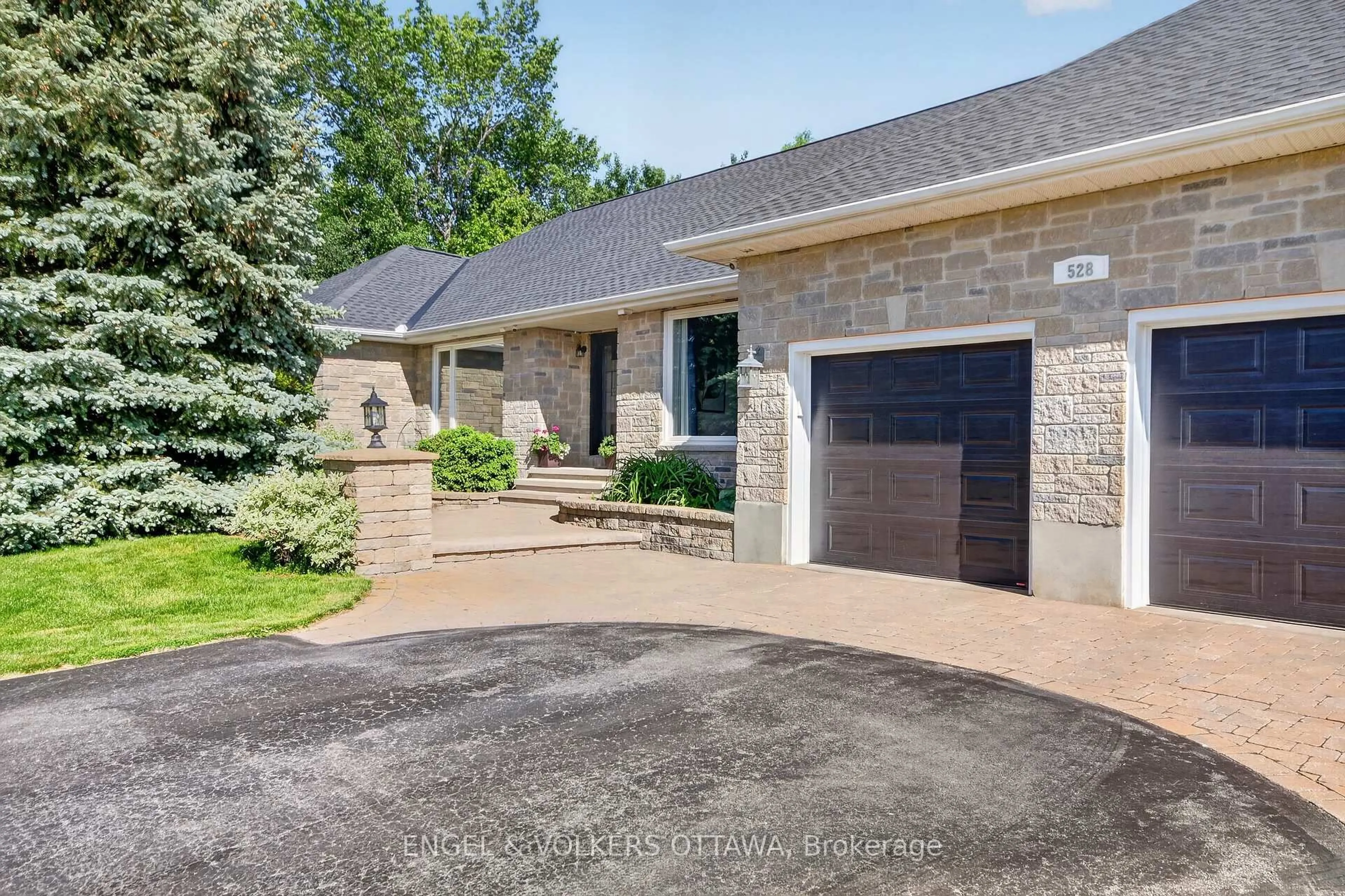 Home with brick exterior material, street for 528 Tullamore St, Ottawa Ontario K1X 0A2