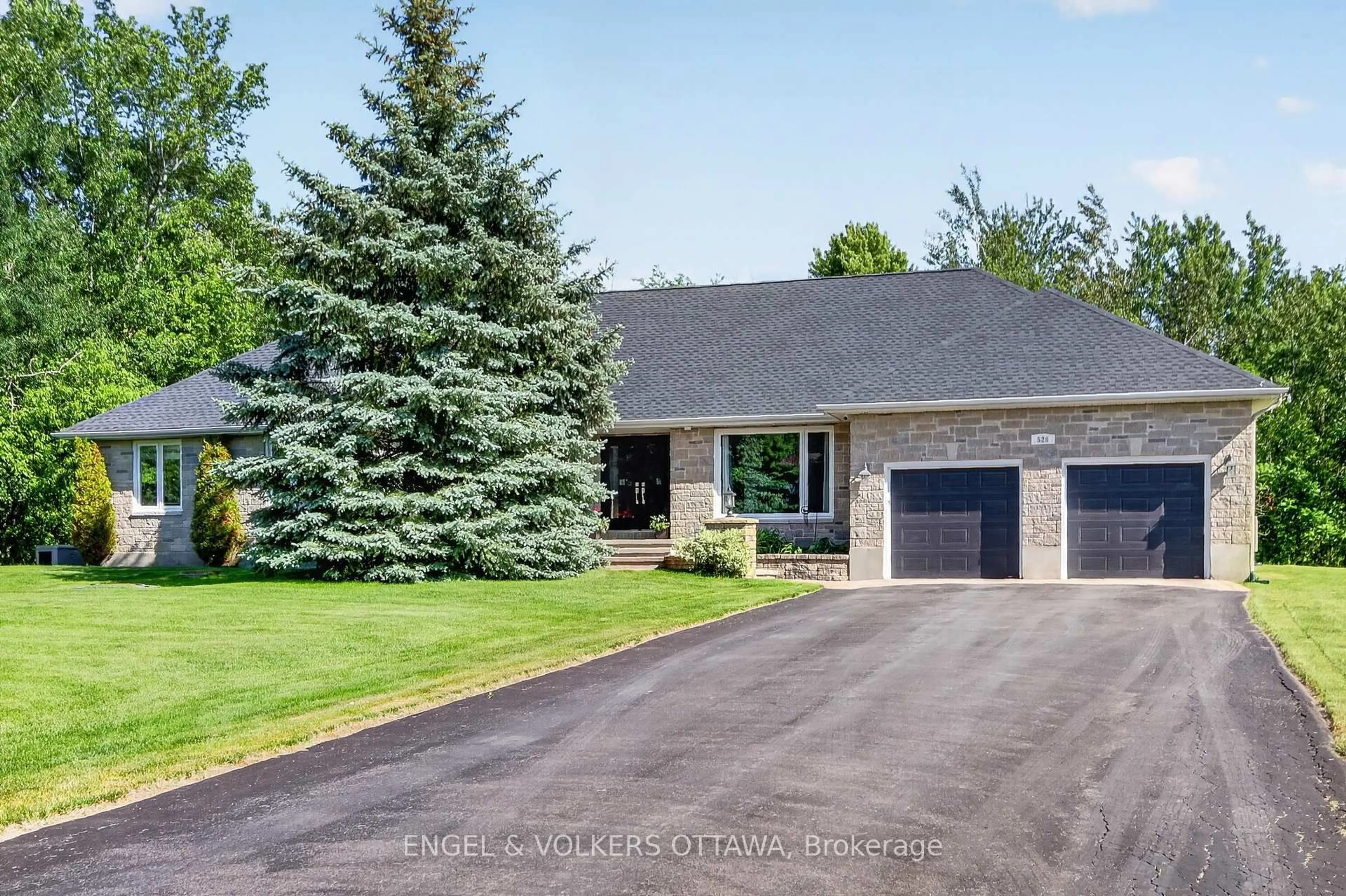 Home with brick exterior material, street for 528 Tullamore St, Ottawa Ontario K1X 0A2