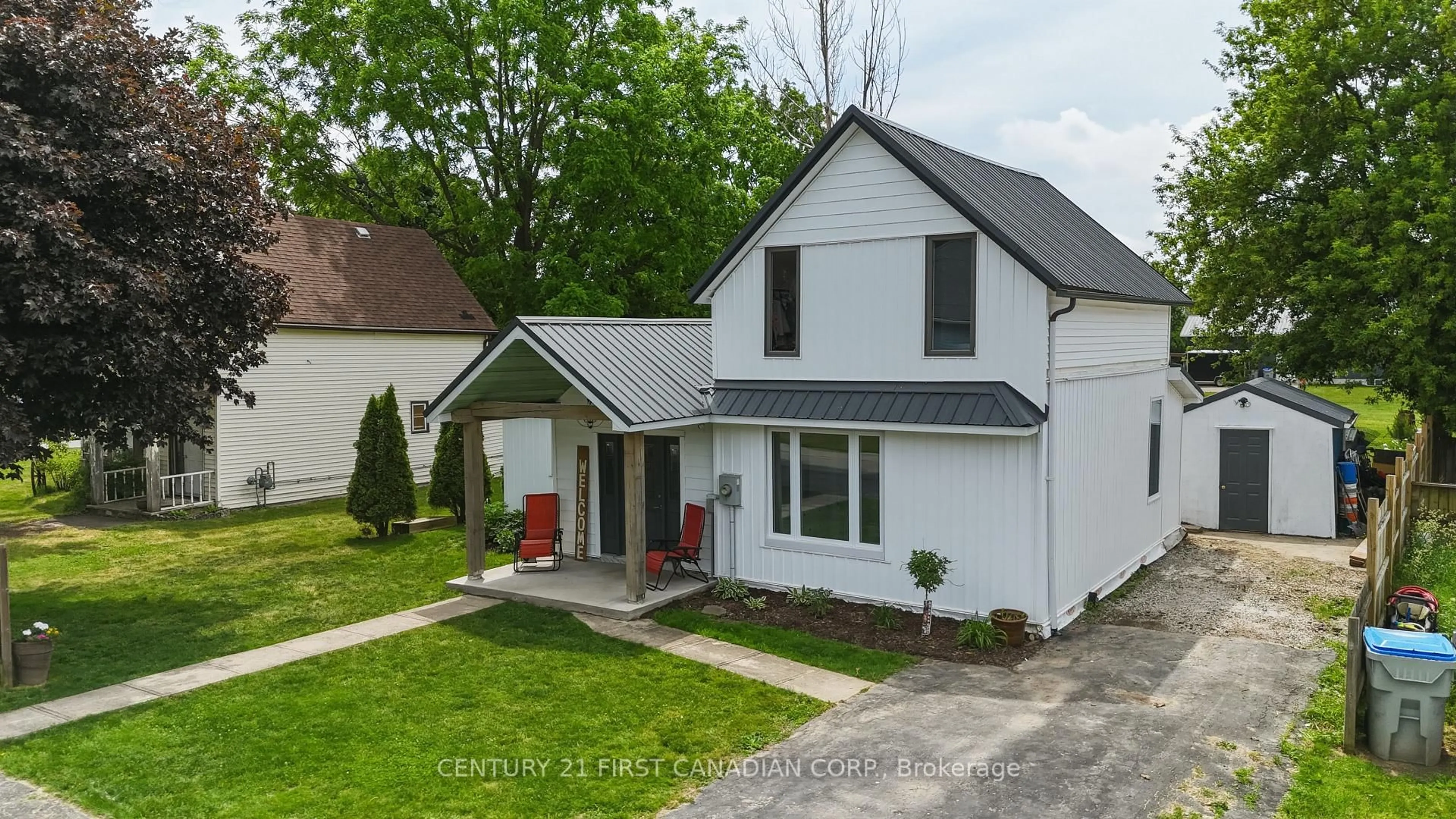 A pic from outside/outdoor area/front of a property/back of a property/a pic from drone, street for 8073 Francis St, Brooke-Alvinston Ontario N0N 1A0