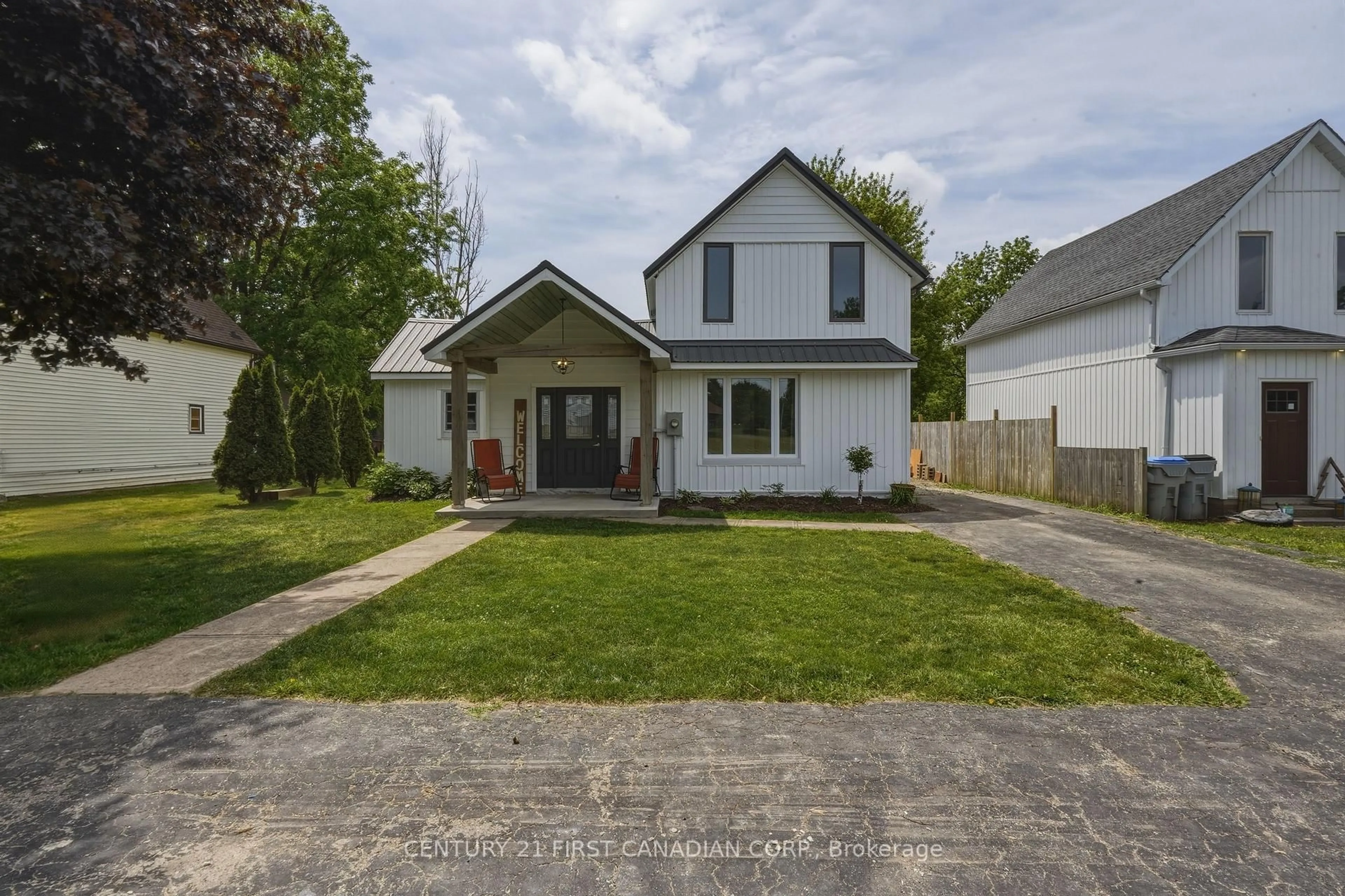 A pic from outside/outdoor area/front of a property/back of a property/a pic from drone, street for 8073 Francis St, Brooke-Alvinston Ontario N0N 1A0