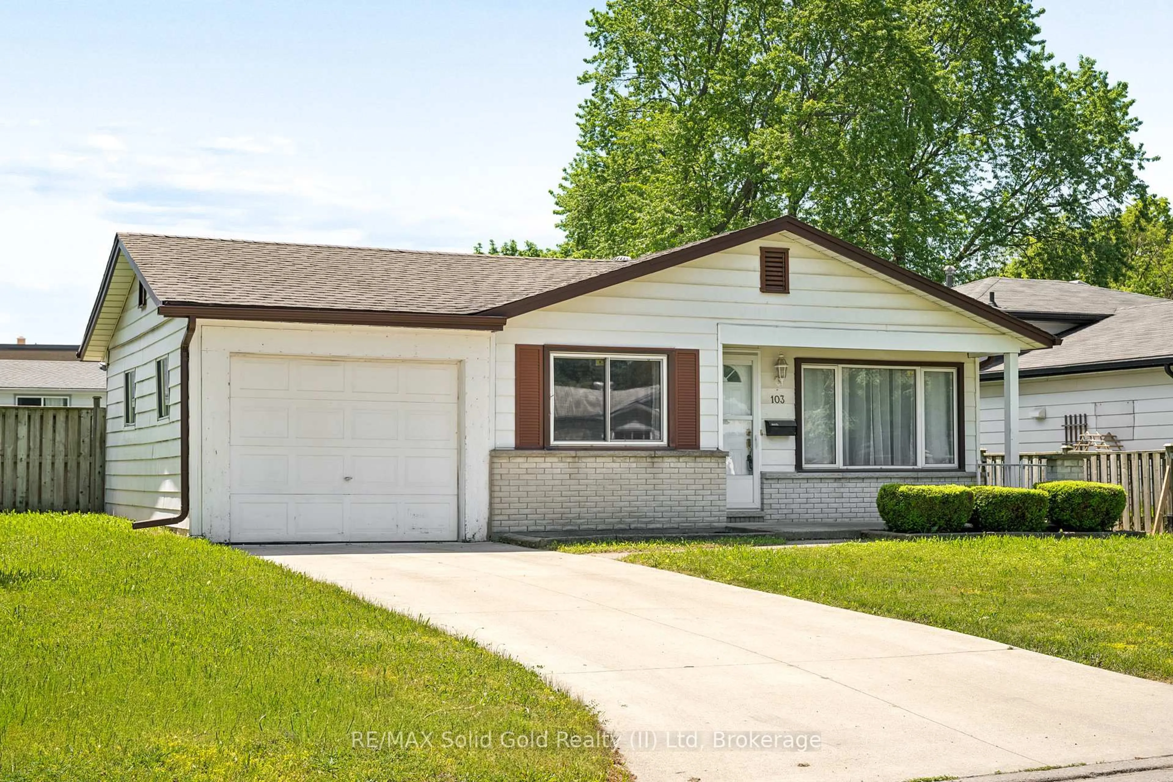 Home with vinyl exterior material, street for 103 Belwood Cres, Kitchener Ontario N2C 1Z4