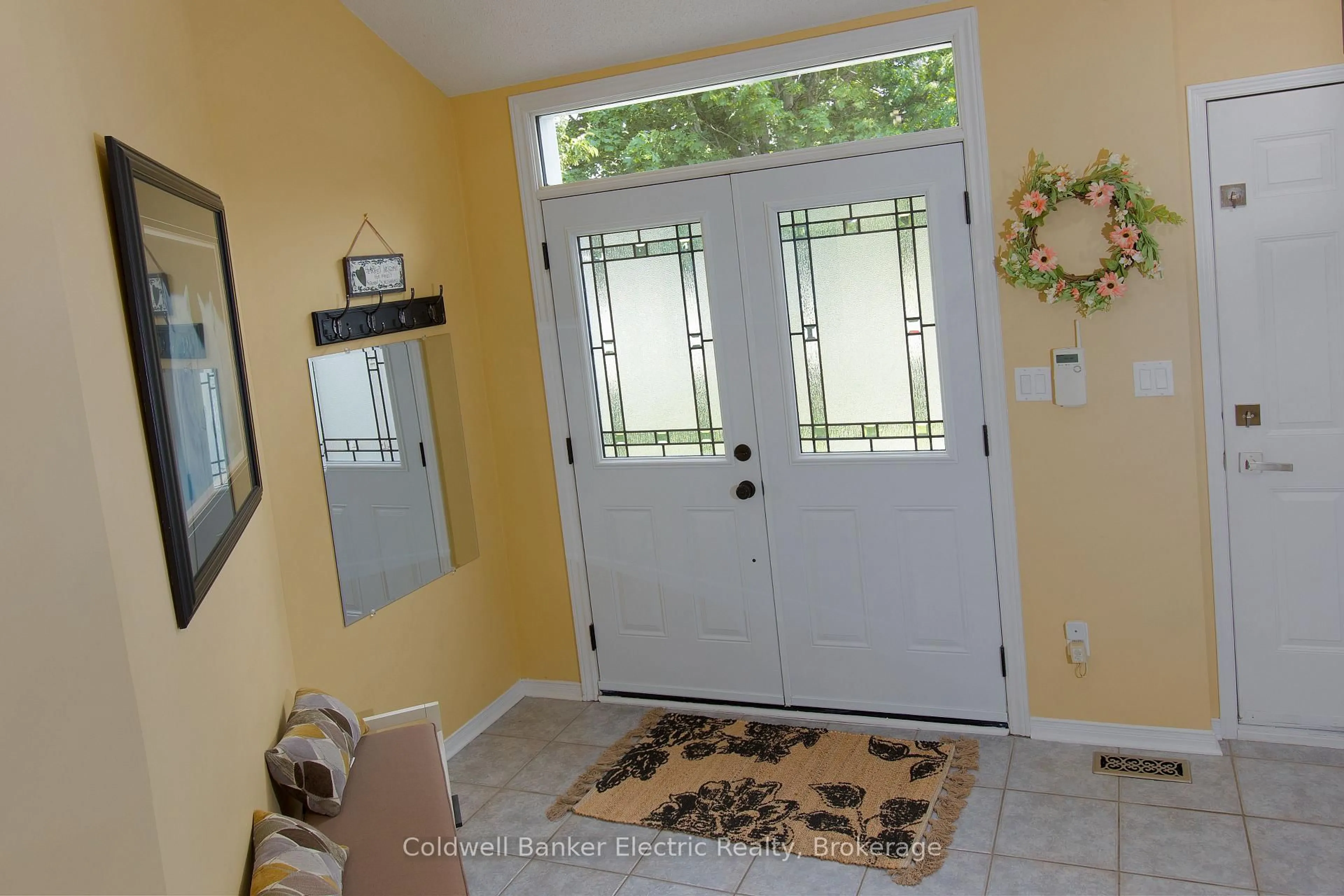 Indoor entryway for 1338 Wildlark Dr, Peterborough Ontario K9K 2J4